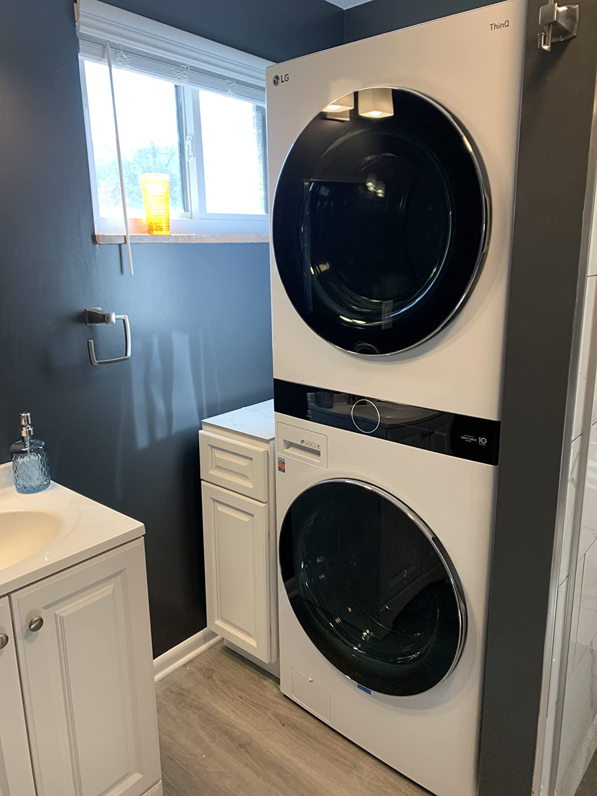 LG WashTower Stacked Smart Laundry Center 4.5 Cu.Ft. Front Load Washer Fully Automatic & 7.4 Cu.Ft. Gas Dryer in Black Steel w/Steam WKGX201HBA - Customer Photo 2