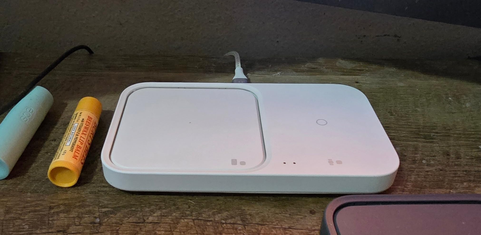 Samsung 15W Wireless Charger Single, Cordless Super Fast Charging Pad for Galaxy Phones and Devices, Compact Design, LED Indicator, USB C Cable Included, 2022, US Version, Grey - Customer Photo 1