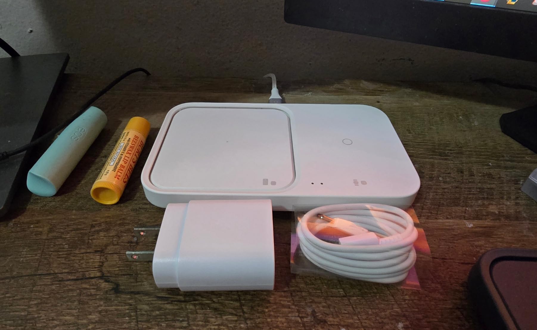 Samsung 15W Wireless Charger Single, Cordless Super Fast Charging Pad for Galaxy Phones and Devices, Compact Design, LED Indicator, USB C Cable Included, 2022, US Version, Grey - Customer Photo 2