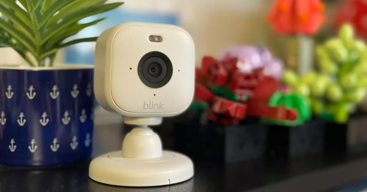 Blink Mini - Compact indoor plug-in smart security camera, 1080p HD video, night vision, motion detection, two-way audio – 2 cameras (Black) - Customer Photo 1