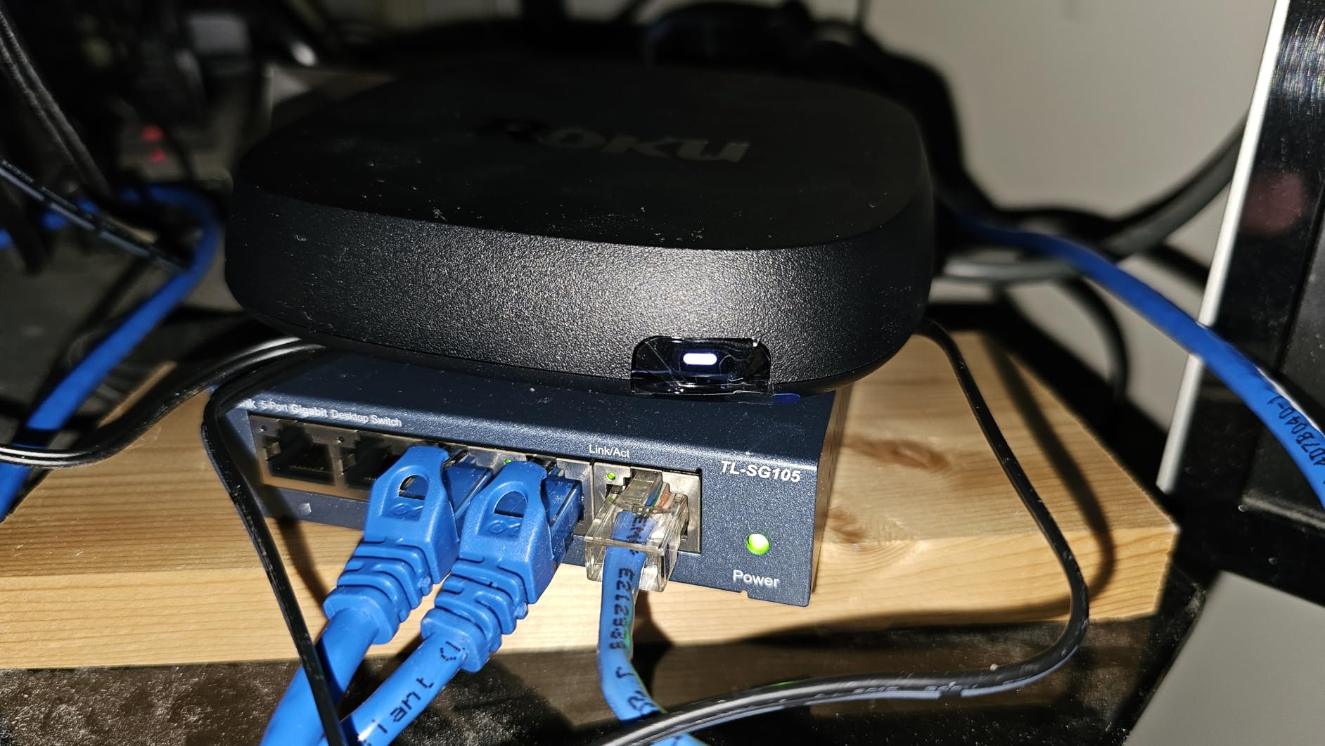 Roku Ultra LT (2023) HD/4K/HDR Dolby Vision Quad-Core Streaming Player with HDMI Cable, Headphones, Voice Remote w/Private Listening, Ethernet - Customer Photo 1