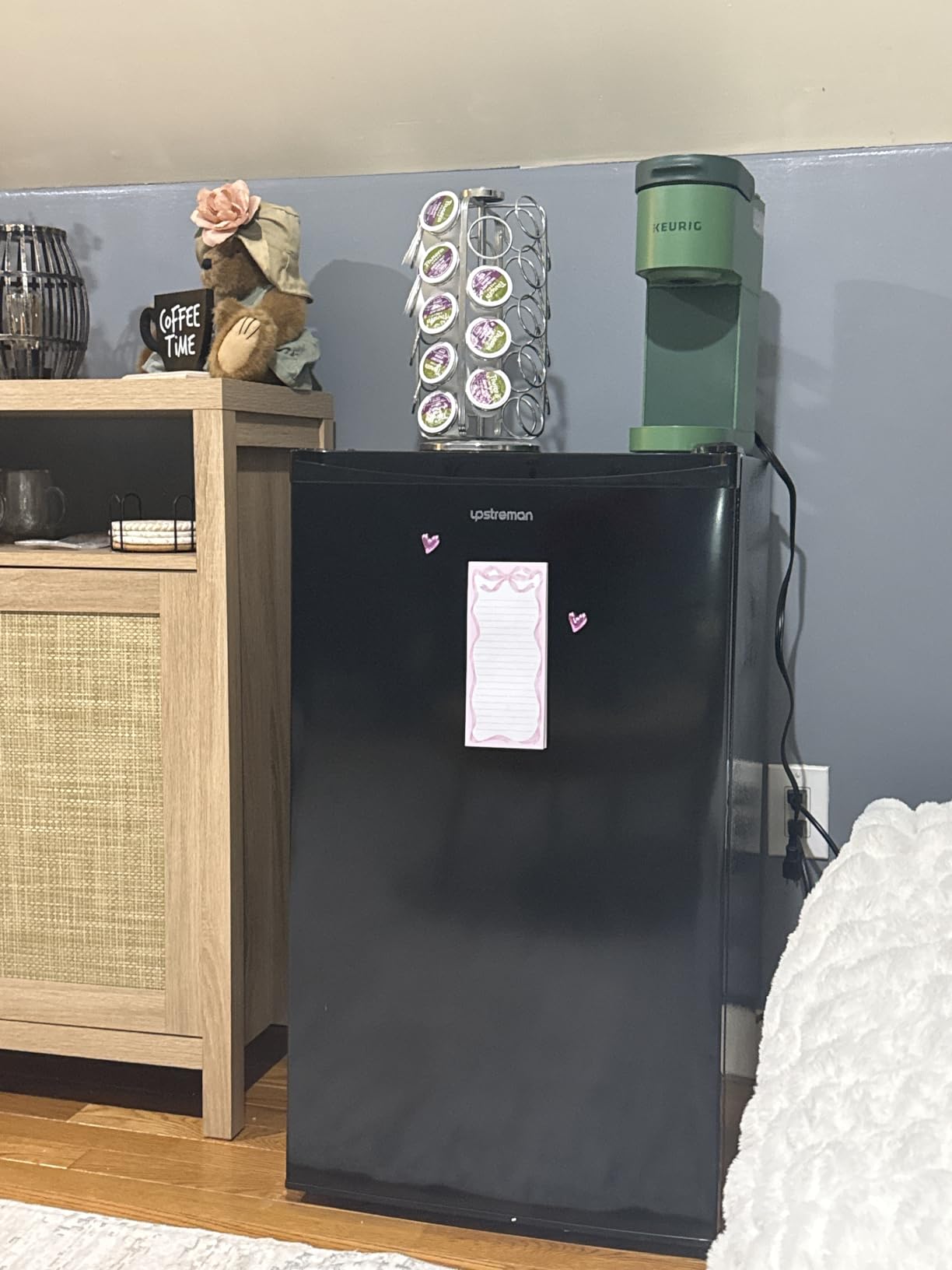 Upstreman 3.2 Cu.Ft Mini Fridge with Freezer, Single Door Mini Fridge, Dorm Fridge, Adjustable Thermostat, Mini Refrigerator for Bedroom, Office, Dorm, Black-BR321 - Customer Photo 2