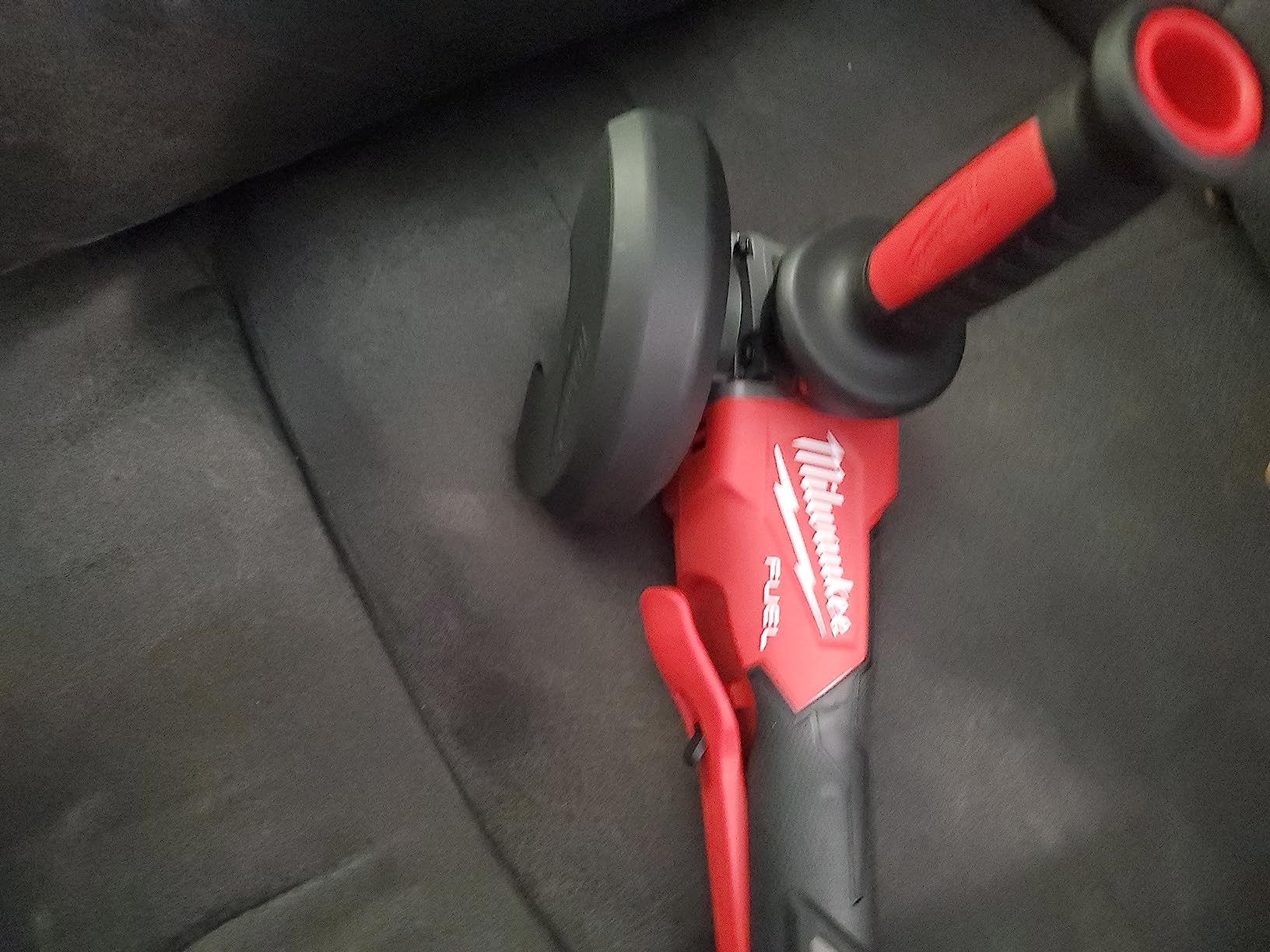 Milwaukee 2880-20 M18 FUEL Brushless Lithium-Ion 4-1/2 in. / 5 in. Cordless Small Angle Grinder with No-Lock Paddle Switch (Tool Only) - Customer Photo 2
