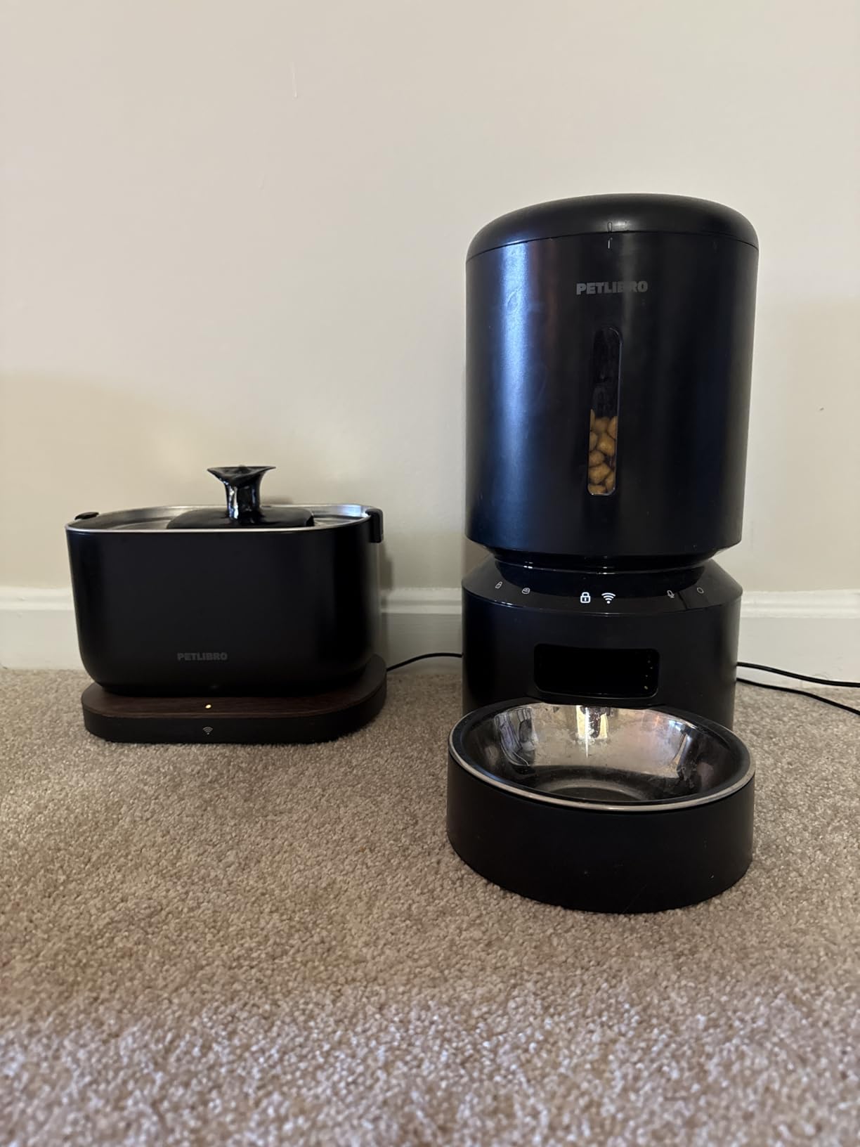 PETLIBRO Automatic Cat Feeder, 5G WiFi Automatic Dog Food Dispenser with Freshness Preservation, 5L Timed Pet Feeder with Low Food Sensor, Up to 10 Meals Per Day, Granary Black - Customer Photo 2