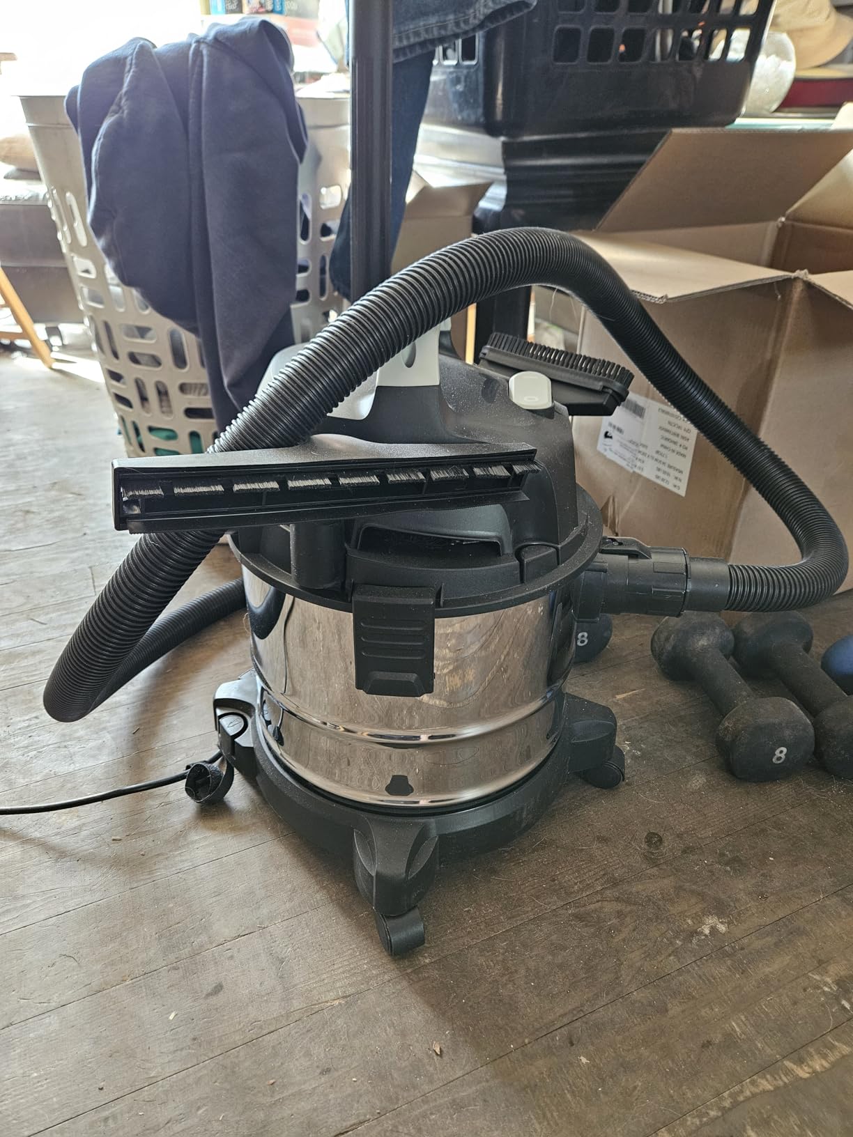 Amazon Basics Wet Dry Vacuum Cleaner, 4 gallon Shop, 3 HP Stainless Steel, Grey/Black - Customer Photo 1