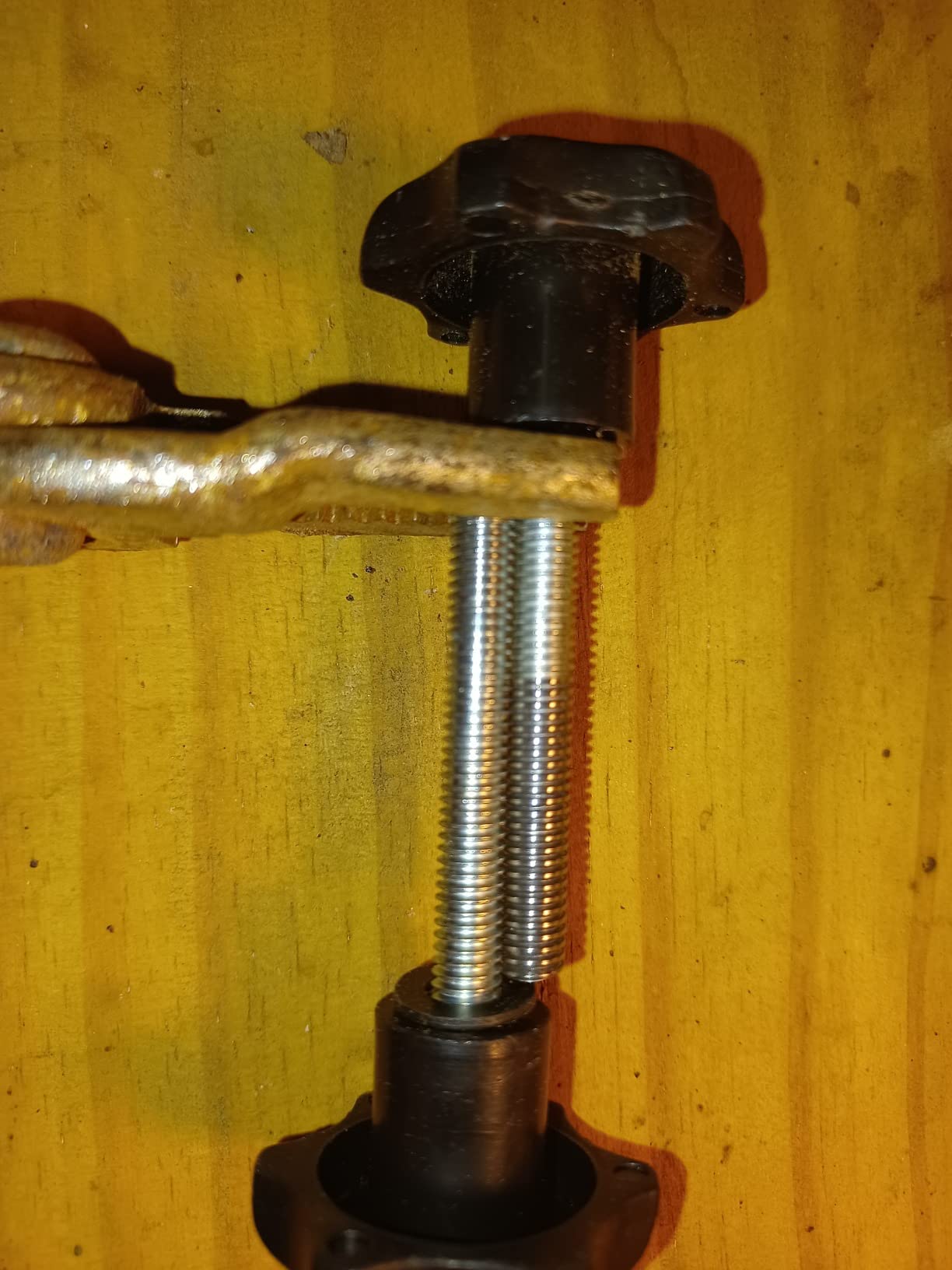 WEN BG625V 2.5-Amp 6-Inch Variable Speed Bench Grinder with Flexible Work Light , Black - Customer Photo 3