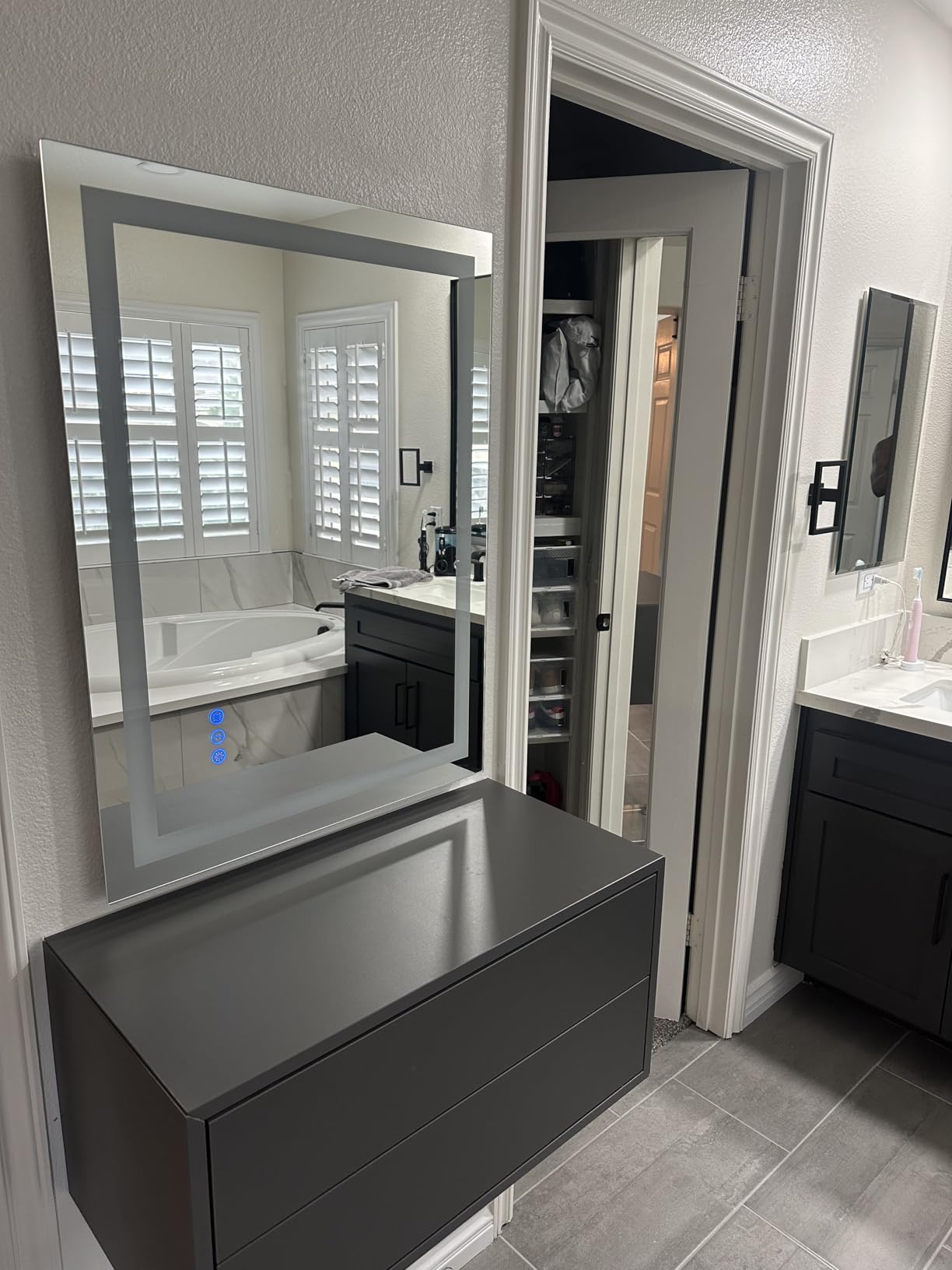 LOAAO 40X32 LED Bathroom Mirror with Lights, Anti-Fog, Dimmable, Backlit + Front Lit, Lighted Bathroom Vanity Mirror for Wall, Memory Function, Waterproof, Tempered Glass - Customer Photo 1