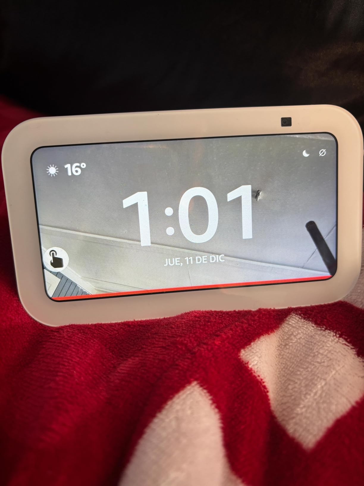 Like-New Amazon Echo Show 5 (newest model), Smart display with 2x the bass and clearer sound, Charcoal - Customer Photo 2