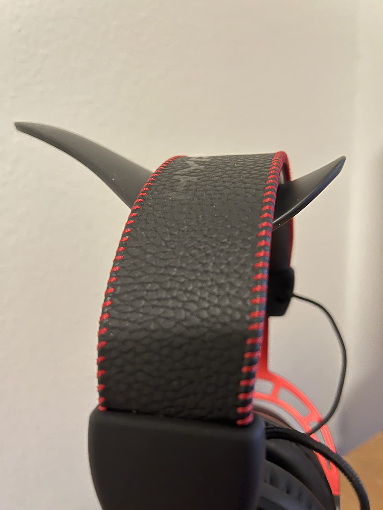 HyperX Cloud Alpha Wireless - Gaming Headset for PC, 300-hour battery life, DTS Headphone:X Spatial Audio, Memory foam, Dual Chamber Drivers, Noise-canceling mic, Durable aluminum frame,Red - Customer Photo 1