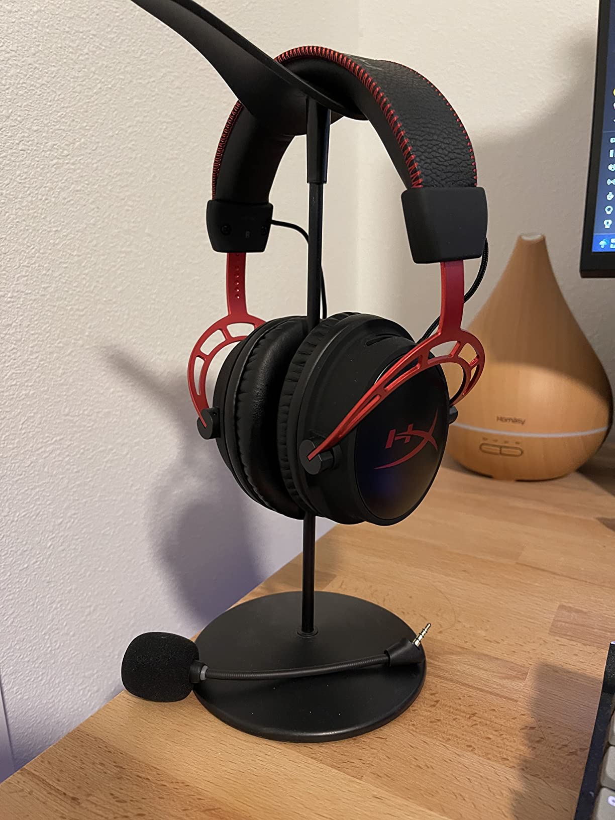 HyperX Cloud Alpha Wireless - Gaming Headset for PC, 300-hour battery life, DTS Headphone:X Spatial Audio, Memory foam, Dual Chamber Drivers, Noise-canceling mic, Durable aluminum frame,Red - Customer Photo 2