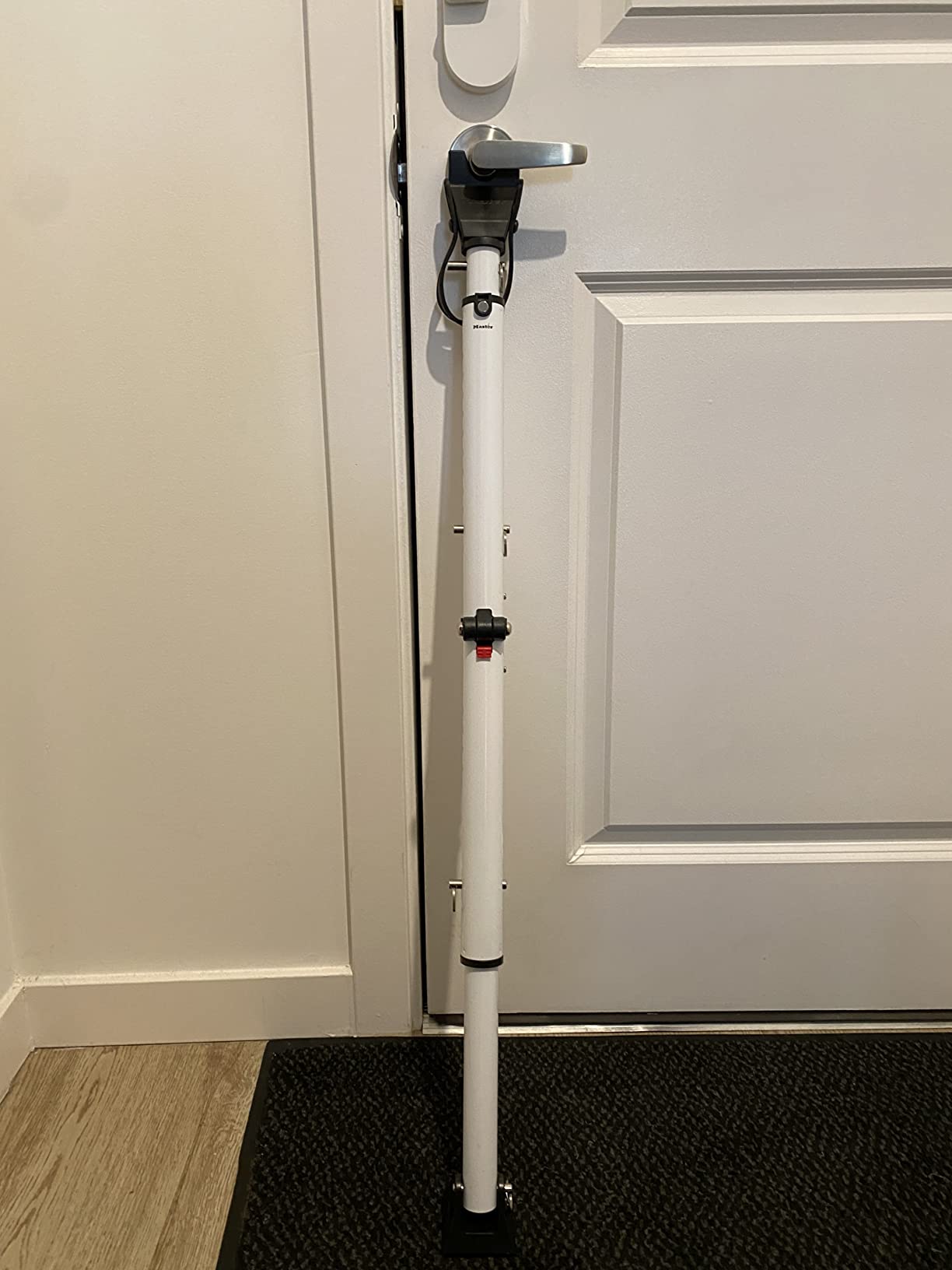 Master Lock Sliding Door Stopper and Door Security Bar, Adjustable for Hinged and Sliding Doors, Compact Enough to Travel for Hotel Security, White, 270EC - Customer Photo 2