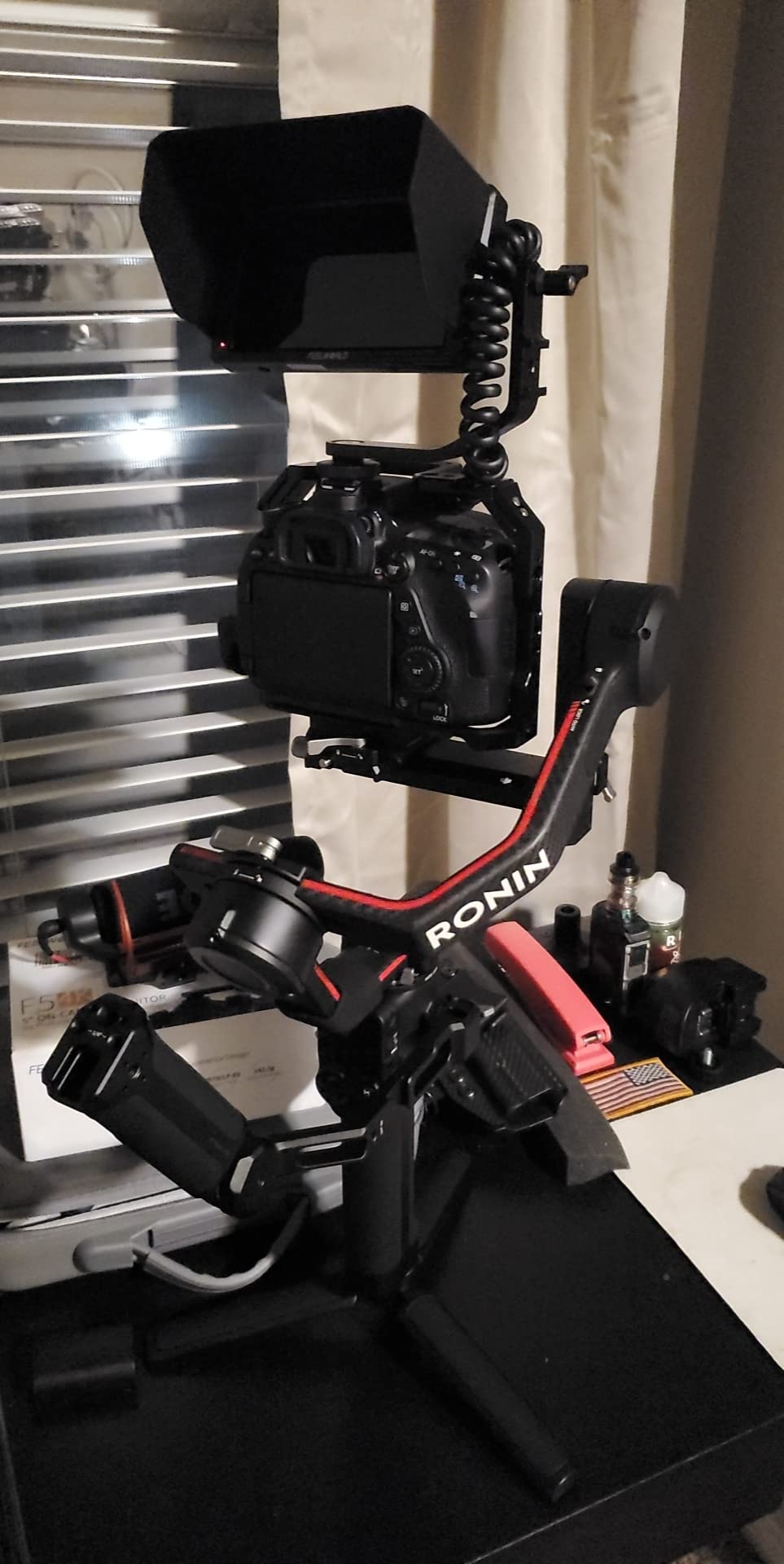 DJI RS 3 Pro, 3-Axis Gimbal for DSLR and Cameras Canon/Sony/Panasonic/Nikon/Fujifilm/BMPCC, Automated Axis Locks, 4.5 kg (10lbs) Payload, LiDAR Focus Camera Stabilizer - Customer Photo 2