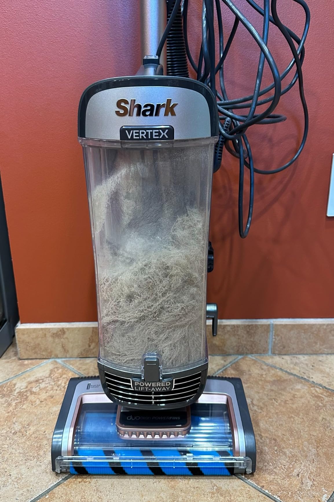 Shark Upright Vacuum, Stratos with DuoClean PowerFins, HairPro, Powered Lift-Away, Self-Cleaning Brushroll, & Odor Neutralizer Technology, Navy, AZ3002 - Customer Photo 3