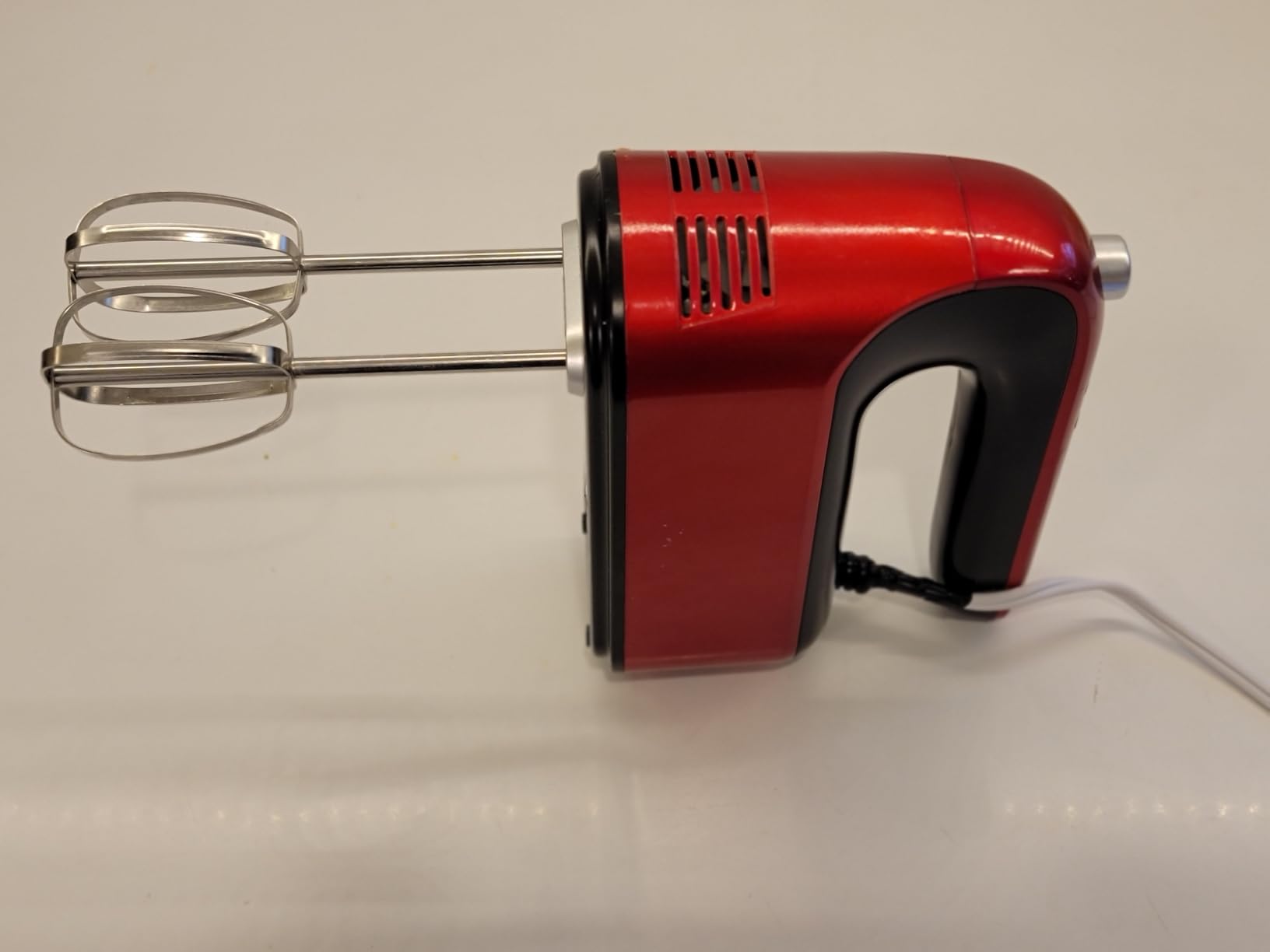 Yomelo 9-Speed Digital Hand Mixer Electric, 400W Powerful DC Motor, Hand Mixer Electric Handheld with Snap-On Storage Case, 5 Stainless Steel Accessories, Beaters, Dough Hooks, Whisk(Ice Blue/Black) - Customer Photo 1