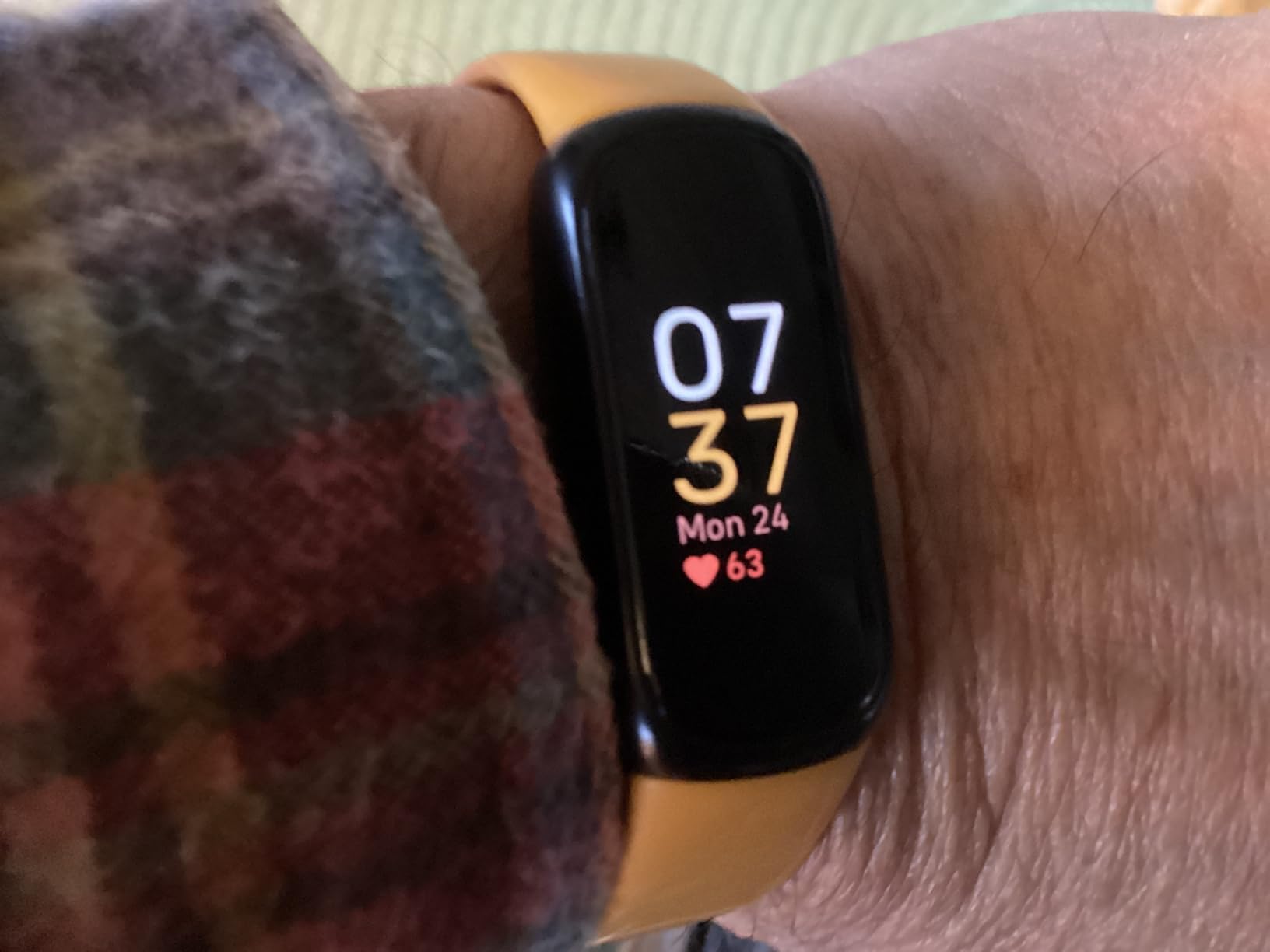 Fitbit Inspire 3 Health &-Fitness-Tracker with Stress Management, Workout Intensity, Sleep Tracking, 24/7 Heart Rate and more, Midnight Zen/Black One Size (S & L Bands Included) - Customer Photo 2