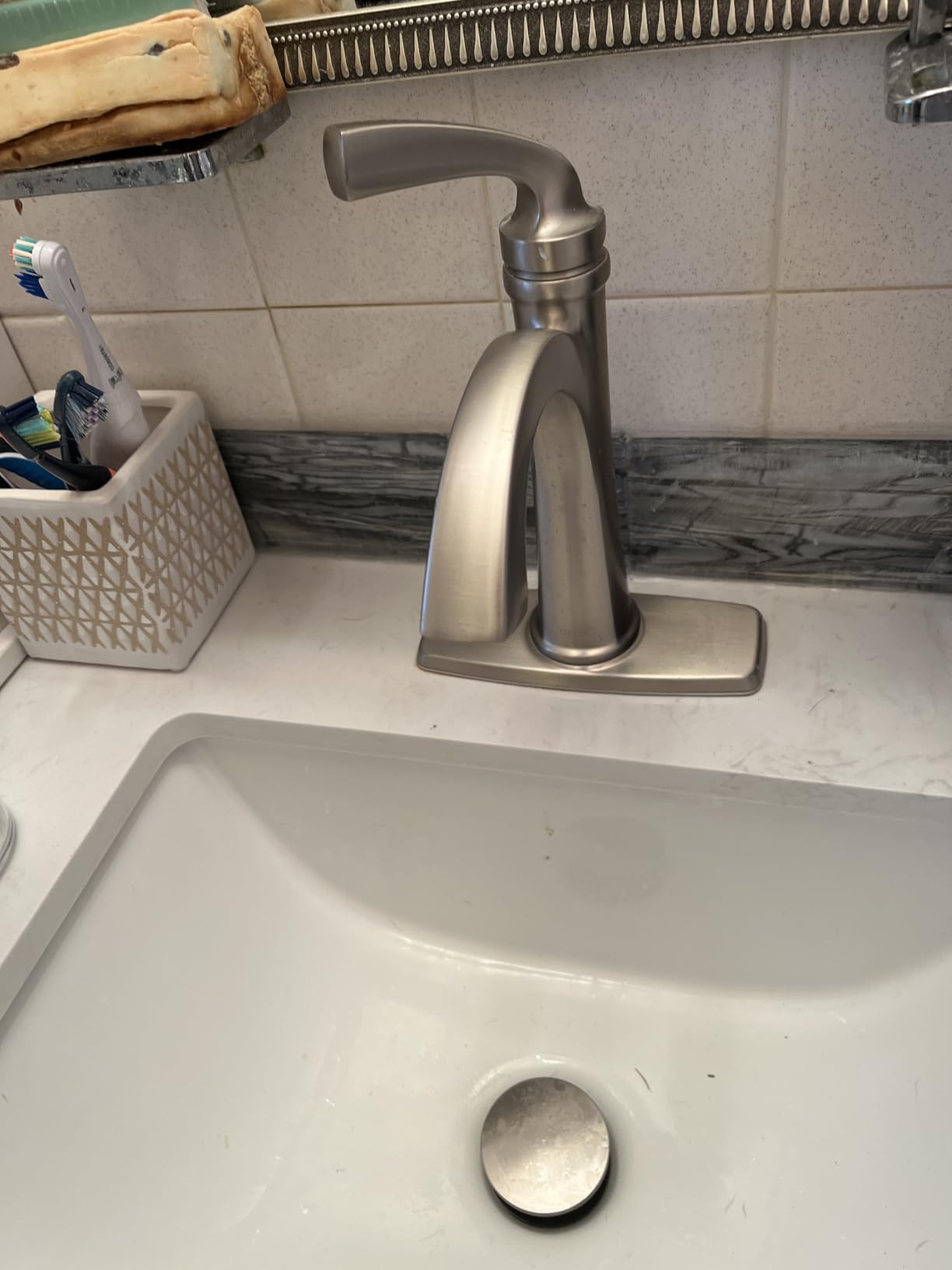 Delta Geist Brushed Nickel Bathroom Faucet 1 Hole, Single Hole Bathroom Sink Faucet for Vanity, Push-Pop Drain Assembly, SpotShield Brushed Nickel 15864LF-SP - Customer Photo 1