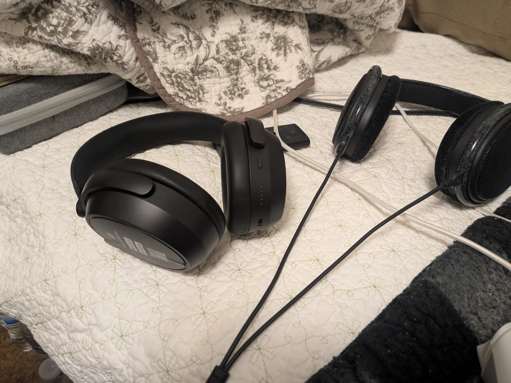 Sennheiser Momentum 4 Wireless Noise Cancelling Headphones - Bluetooth Headset for Crystal-Clear Calls with Adaptive Noise Cancellation, Over-Ear Headphones, 60h Battery Life, Folding Design, Black - Customer Photo 1