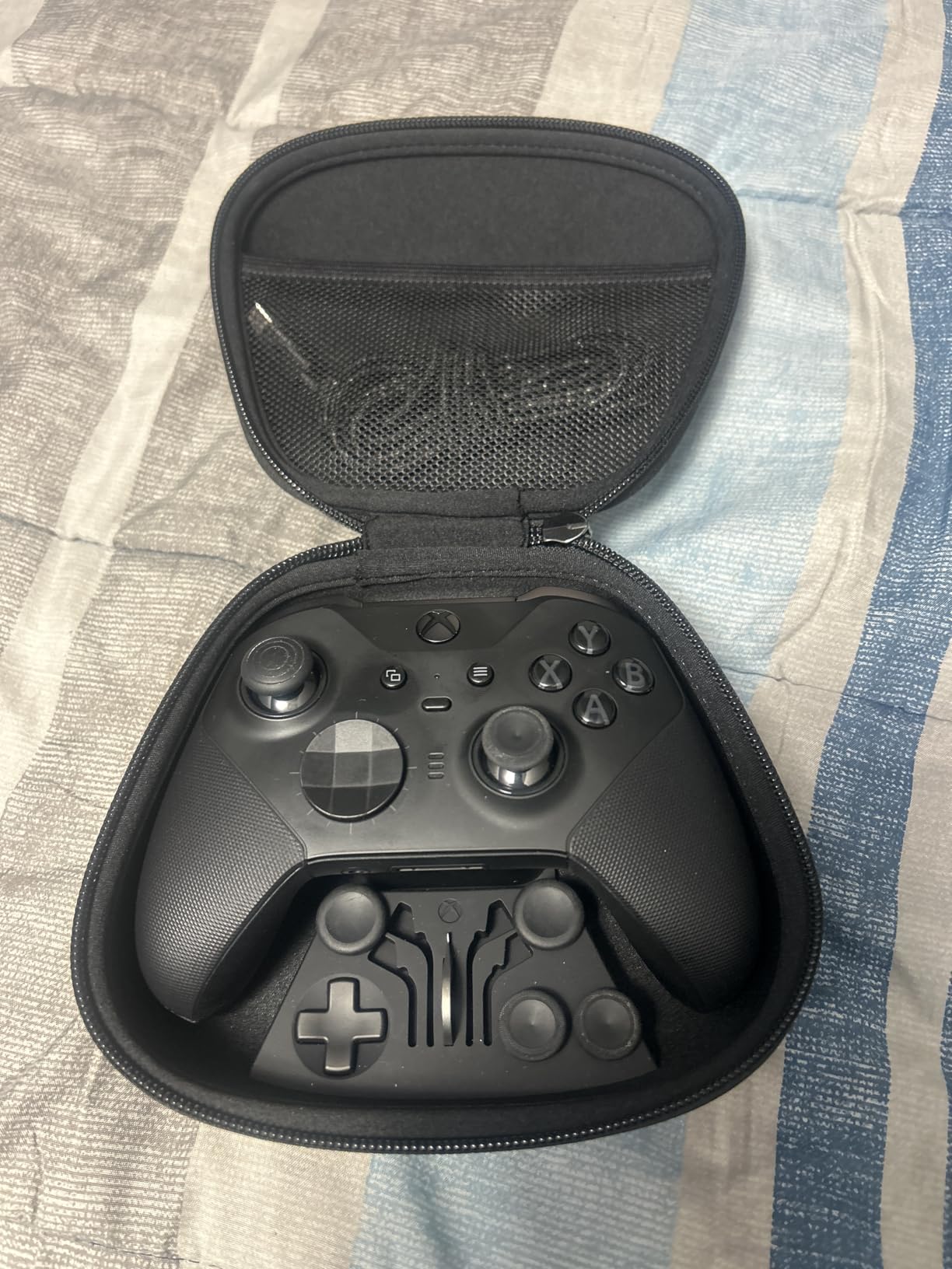 Xbox Elite Series 2 Core Wireless Gaming Controller – White Series X|S, One, Windows PC, Android, and iOS - Customer Photo 1