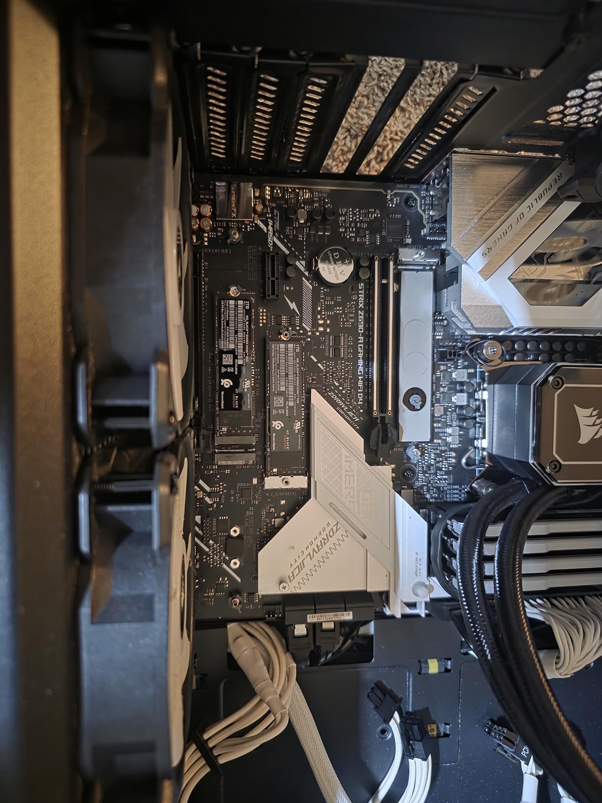 WD_BLACK SN850X 1TB NVMe SSD - M.2 2280, Up to 7,300 MB/s Read speeds, Up to 6,300 MB/s write speeds, Gaming Expansion, High Performance Internal Solid State Drive - WDS100T2X0E - Customer Photo 2