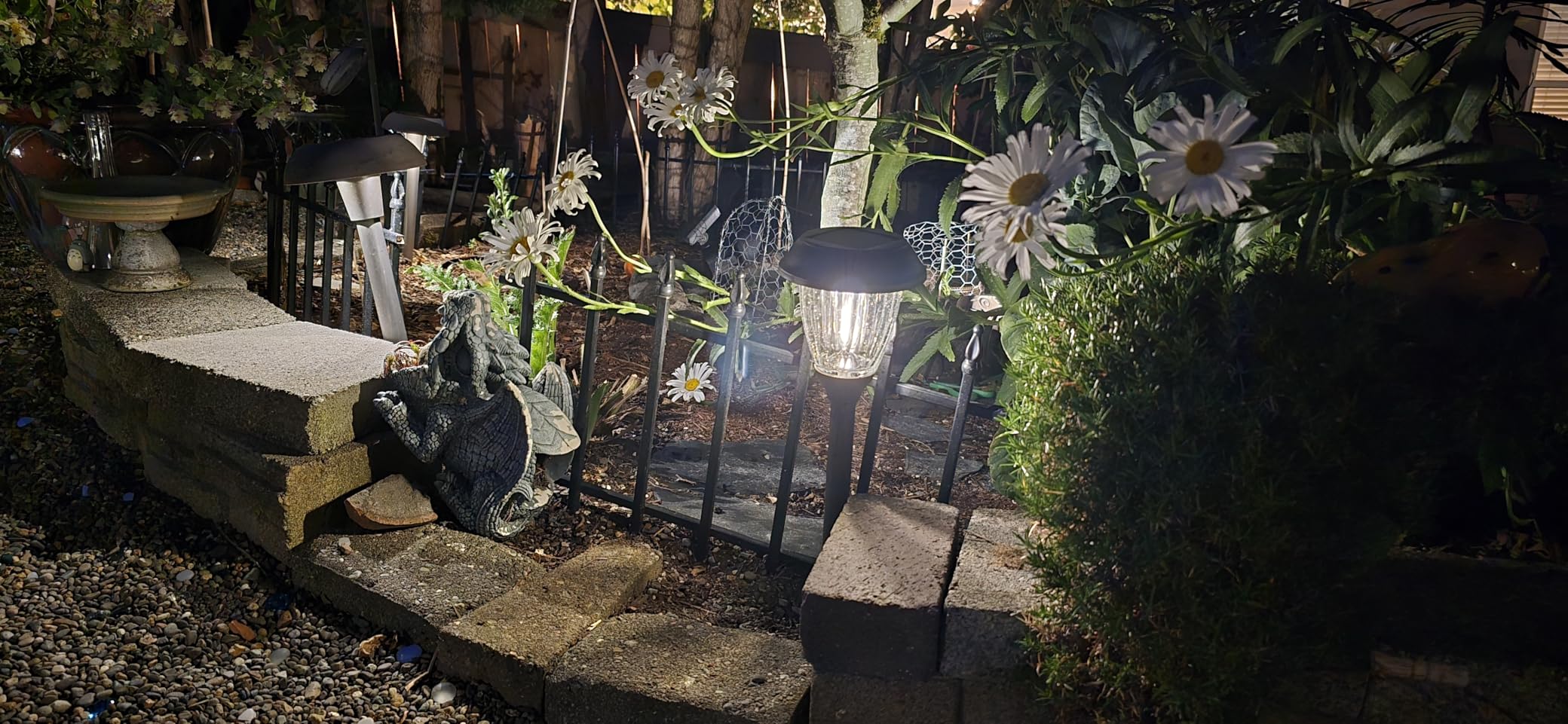 XMCOSY+ Solar Lights Outdoor 10/25 LM LED with 2 Lighting Modes, Solar Garden Lights Glass and Metal, IP65 Waterproof Solar Powered for Yard Pathway Walkway Driveway Patio (6 Pack, Warm White) - Customer Photo 2
