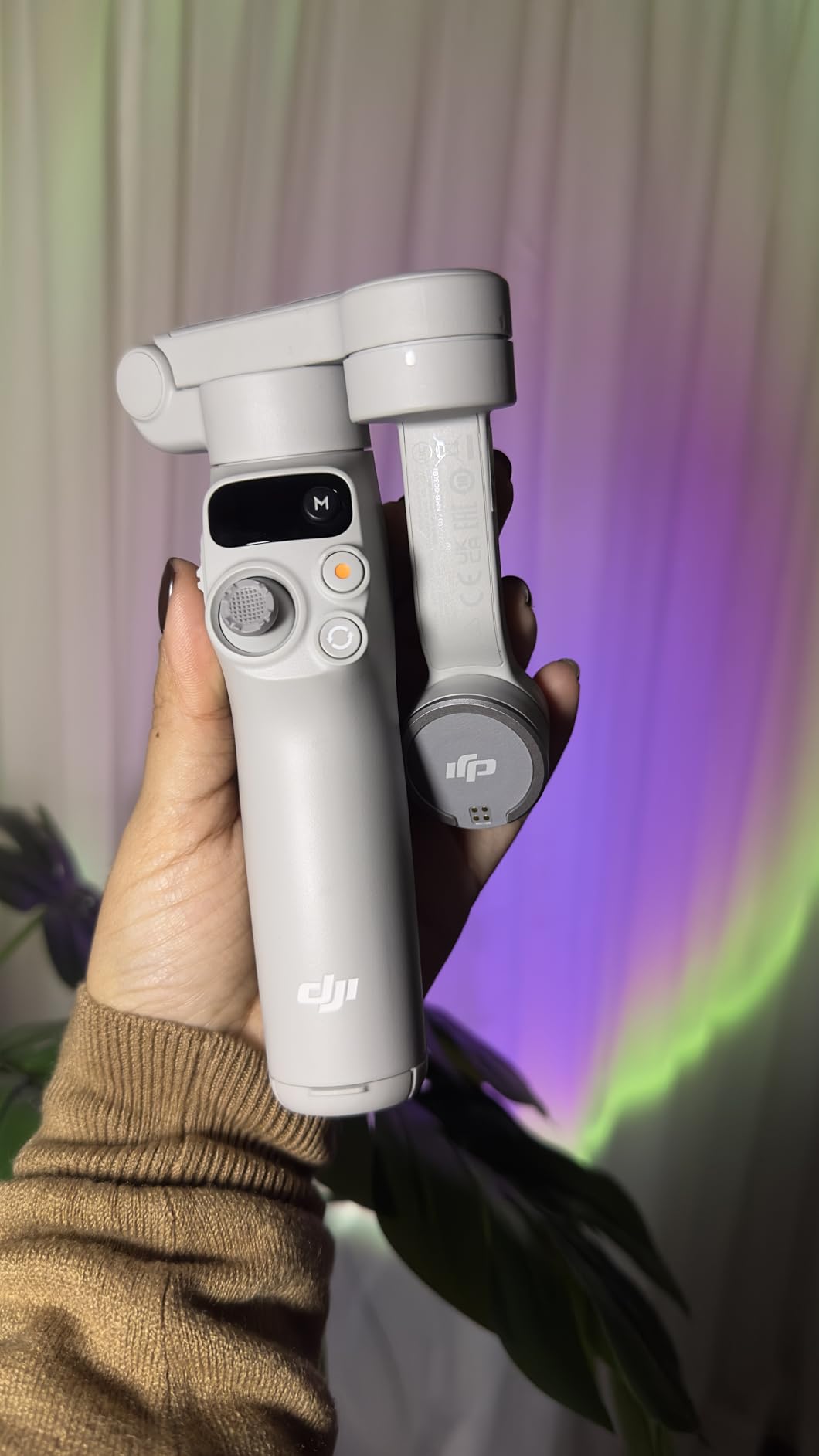 DJI Osmo Mobile SE, 3-Axis Phone Gimbal for iPhone, Android, Built-in Tripod, Selfie Stick, Gimbal Stabilizer for iphone, Andriod, ActiveTrack 6.0, Vlogging Stabilizer for Youtube, TikTok, Travel - Customer Photo 4