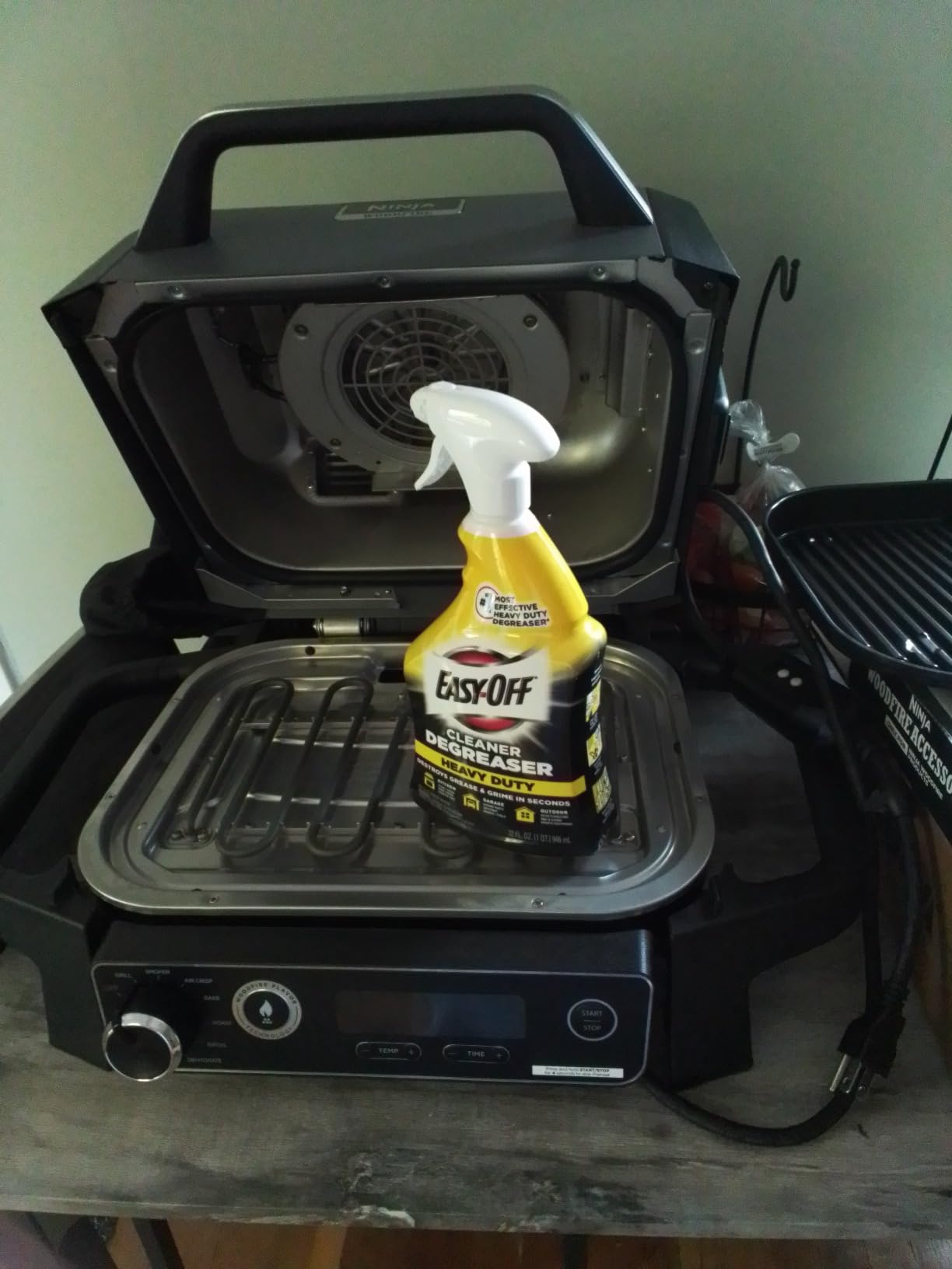 Ninja | Woodfire Series | 7-in-1 (Grill, BBQ, Roast, Air Fry, Dehydrate, Broil, Smoke) | Portable & Weather Resistant | Cook Up To 6 Steaks & 30 Hot Dogs | Woodfire Pellets included | OG701 - Customer Photo 1