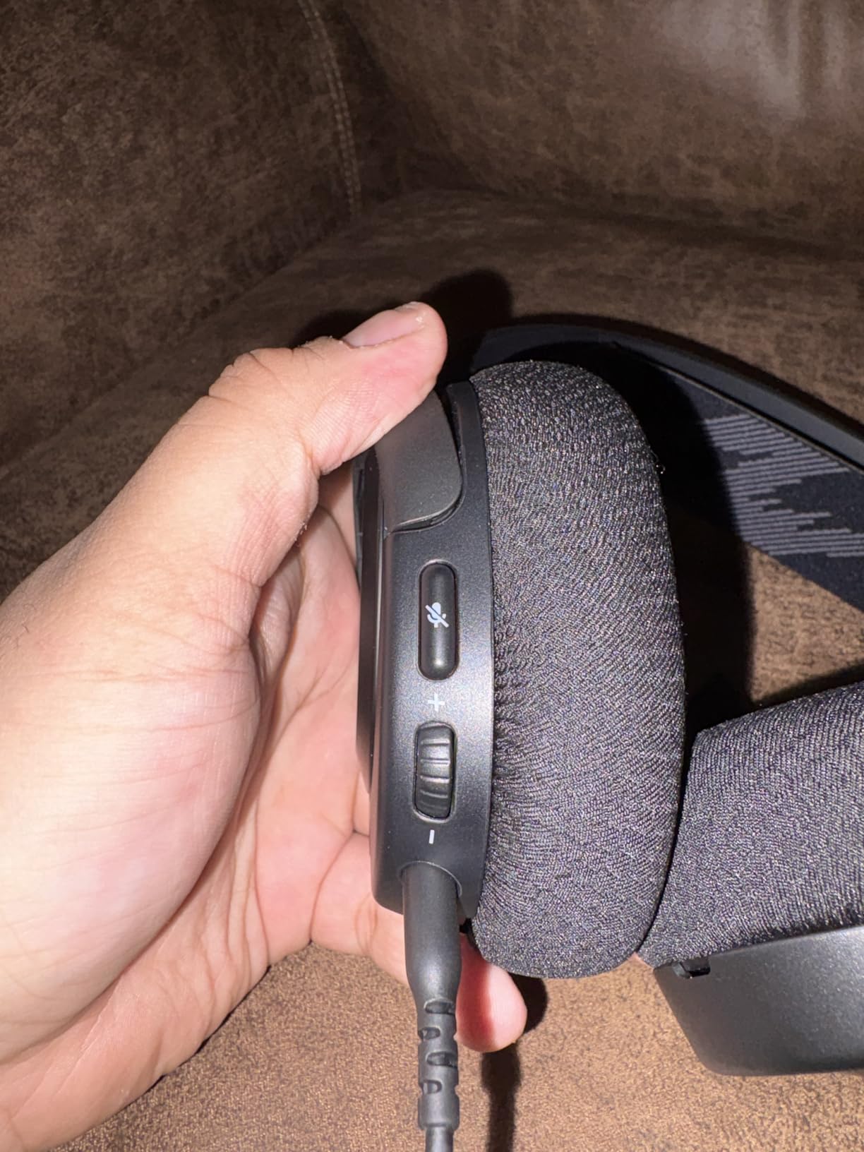 SteelSeries Arctis Nova 1 Multi-System Gaming Headset — Hi-Fi Drivers — 360° Spatial Audio — Comfort Design — Durable — Ultra Lightweight — Noise-Cancelling Mic — PC, PS5/PS4, Switch, Xbox - Black - Customer Photo 2