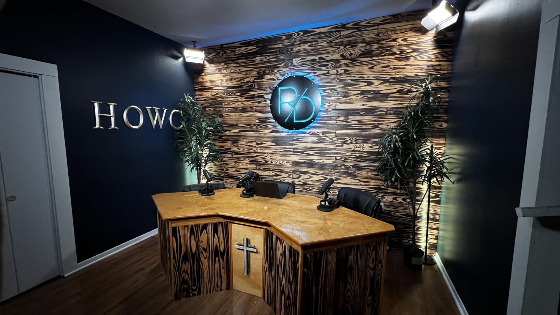 Lume Cube Studio Panel 2-Point Lighting Kit, Edge Lit LED Bicolor Light Panels 3200k-5600k, Rechargeable Battery, 70 inch Stands customer photo 1