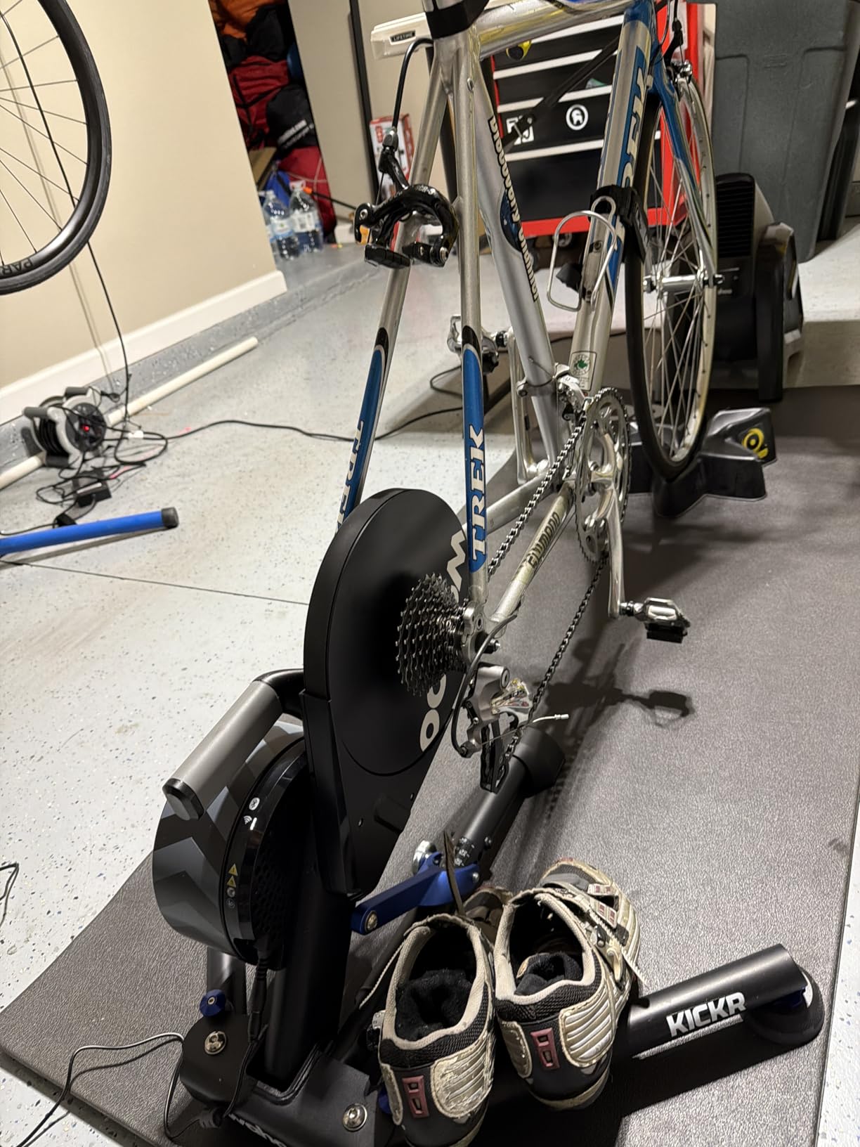 Wahoo KICKR V6 Smart Indoor Trainer, Direct Drive, Power Accuracy, Zwift Compatible, Premium Indoor Training - Customer Photo 1