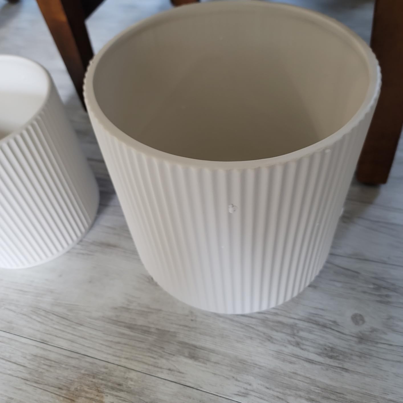 Amazon Basics Assorted Sizes Fluted Ceramic Round Indoor Outdoor Planters with Drainage, Set of 3, Modern Design, 6 inch, 8 inch, 10 inch, White - Customer Photo 3