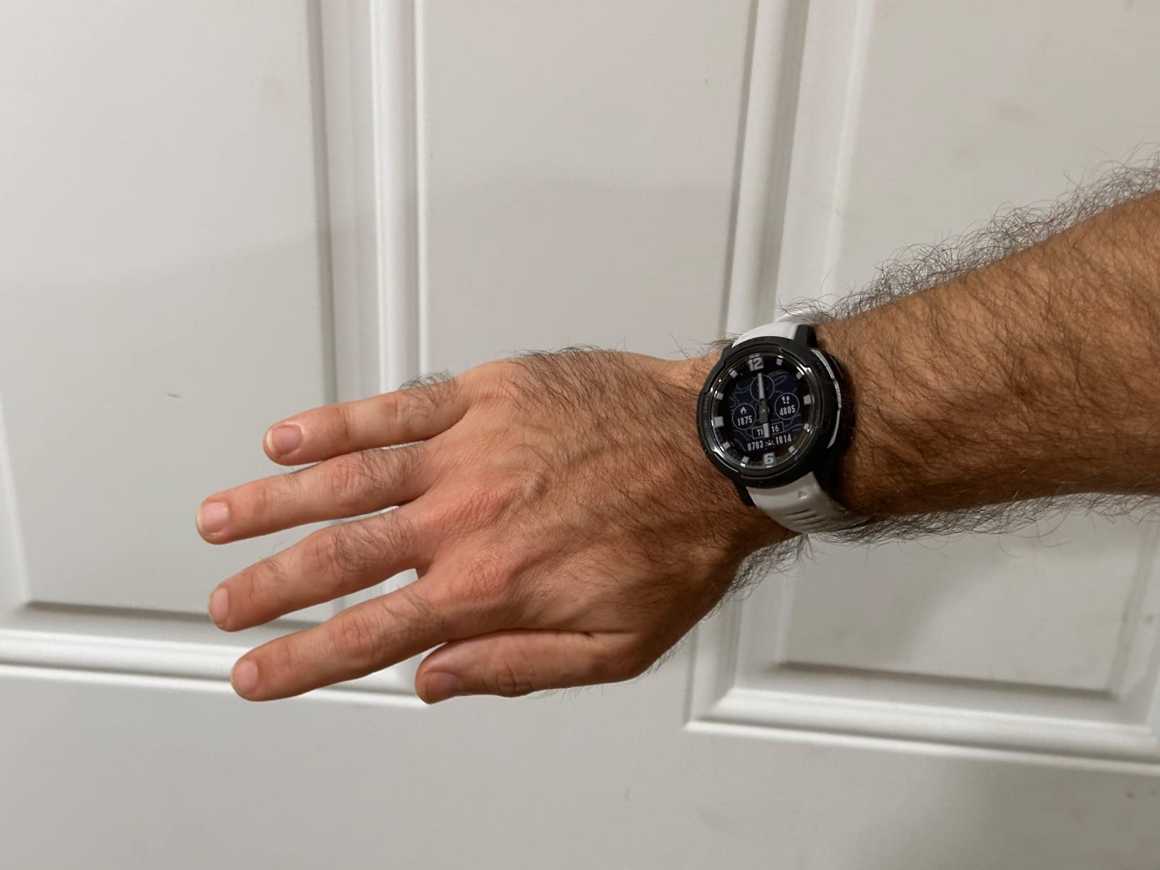 Garmin Instinct Crossover, Rugged Hybrid Smartwatch, Analog Hands and Digital Display, Black - Customer Photo 1