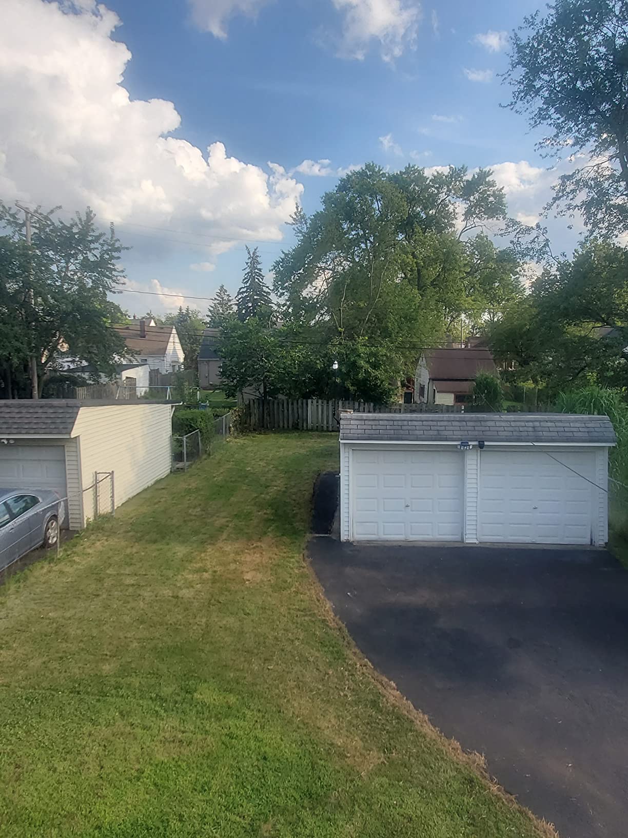 La Crosse Technology Professional Smart Wi-Fi Weather Station with Remote Monitoring (400 Foot Range), Wind and Rain Gauges, Temperature and Humidity Sensors, and Forecasting - V42-PRO-INT - Customer Photo 1