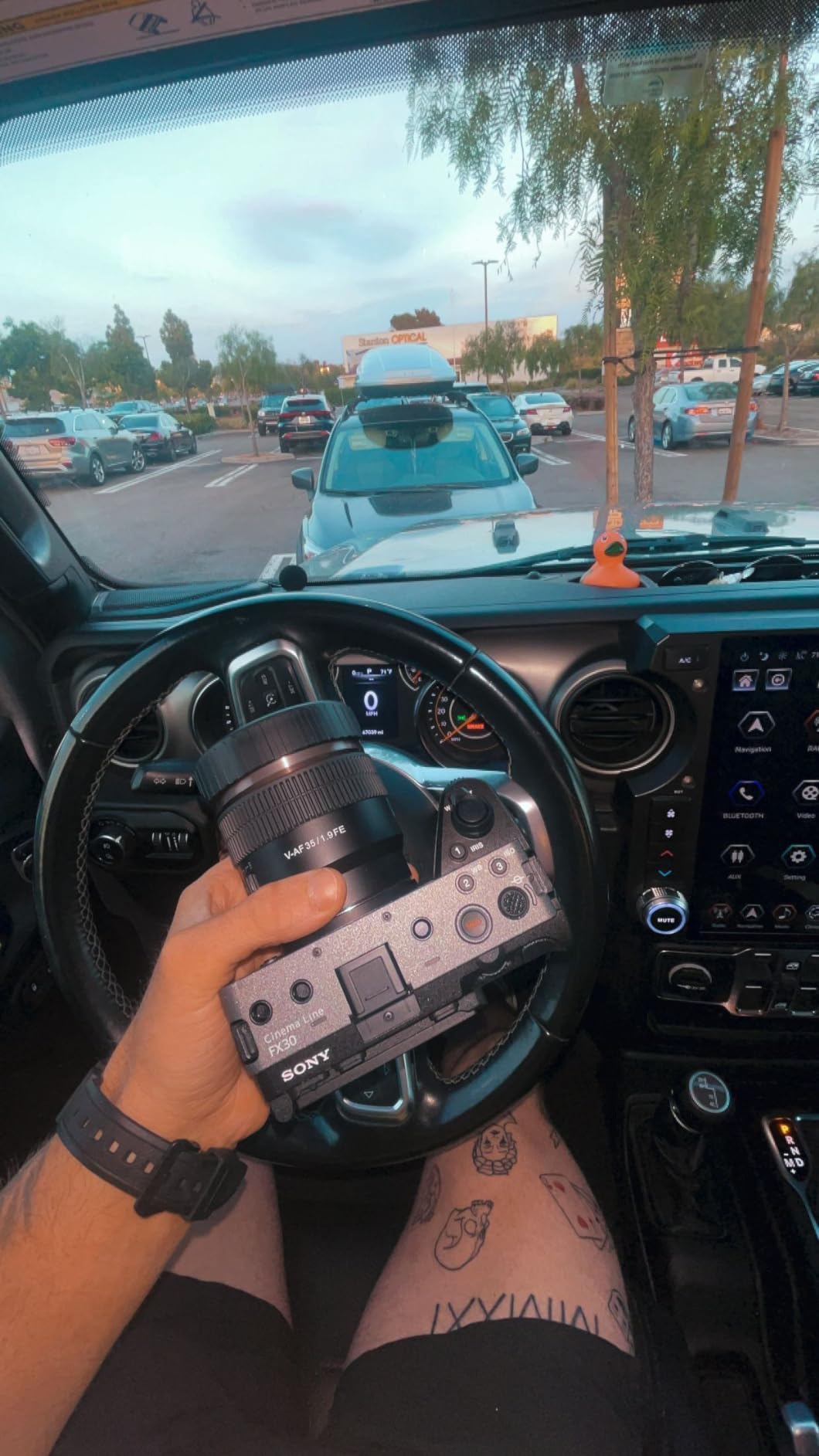 Samyang Cine AF 35mm T1.9 Full Frame Lens for Sony E – Auto Focus, 8K-Ready, Tally Lamp, Focus Save, Lightweight 280g, Unified Form Factor, Custom Switch, Weather Sealed, Smooth Focus, Compact Build - Customer Photo 1