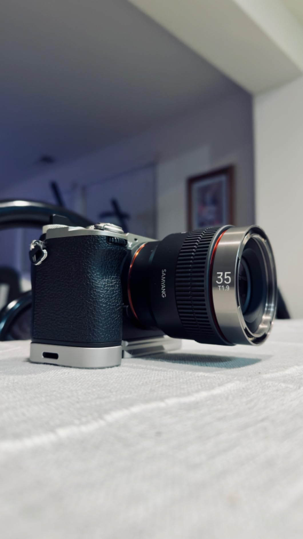 Samyang Cine AF 35mm T1.9 Full Frame Lens for Sony E – Auto Focus, 8K-Ready, Tally Lamp, Focus Save, Lightweight 280g, Unified Form Factor, Custom Switch, Weather Sealed, Smooth Focus, Compact Build - Customer Photo 2