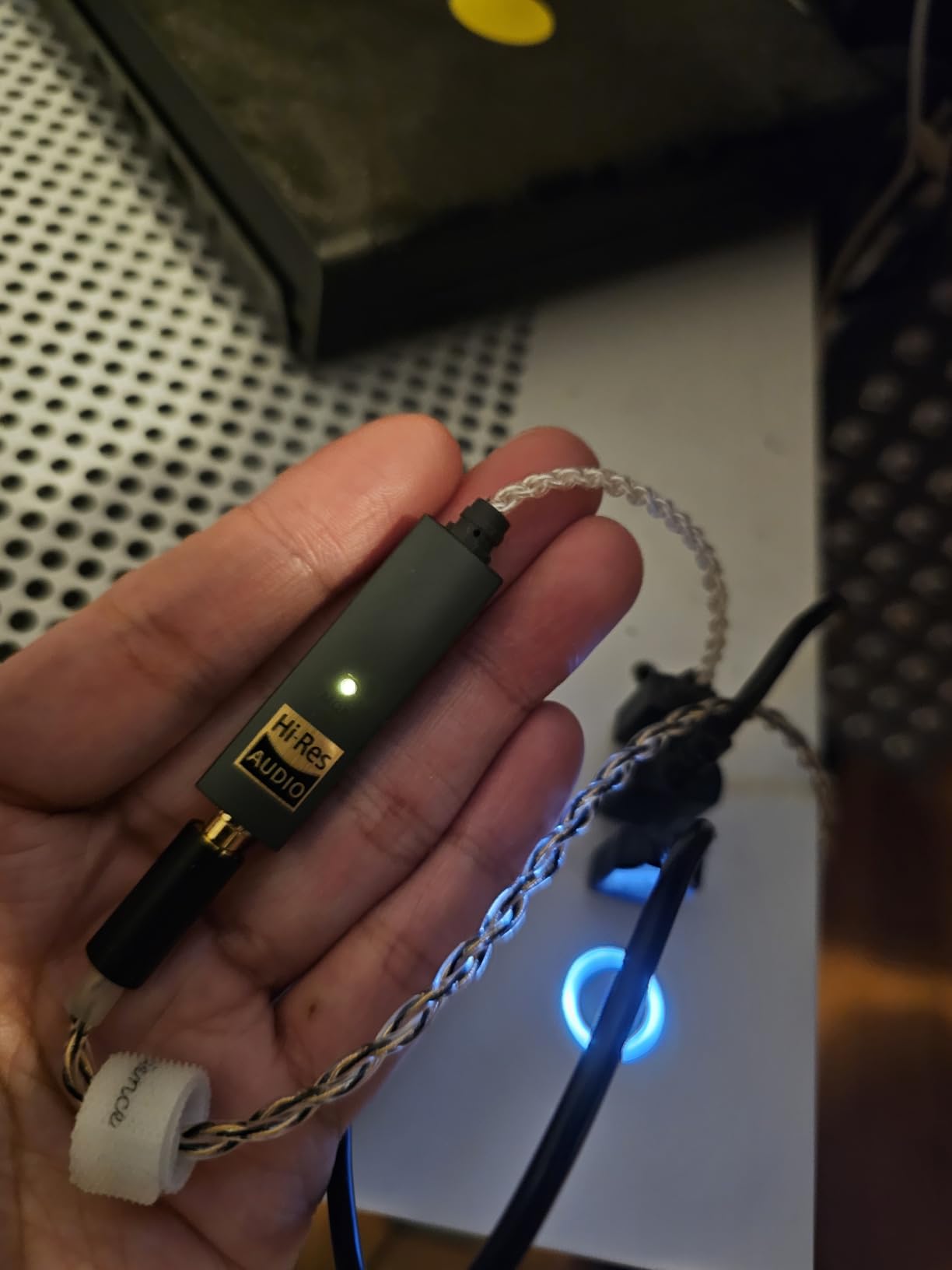 iFi GO Link - Portable DAC & Headphone Amplifier - USB-C to 3.5mm Adapter - Improve Sound from Any Device - Gold-Plated 3.5mm Headphone Socket – Supports Hi-Resolution 32-bit/384kHz/DSD256/MQA - Customer Photo 2