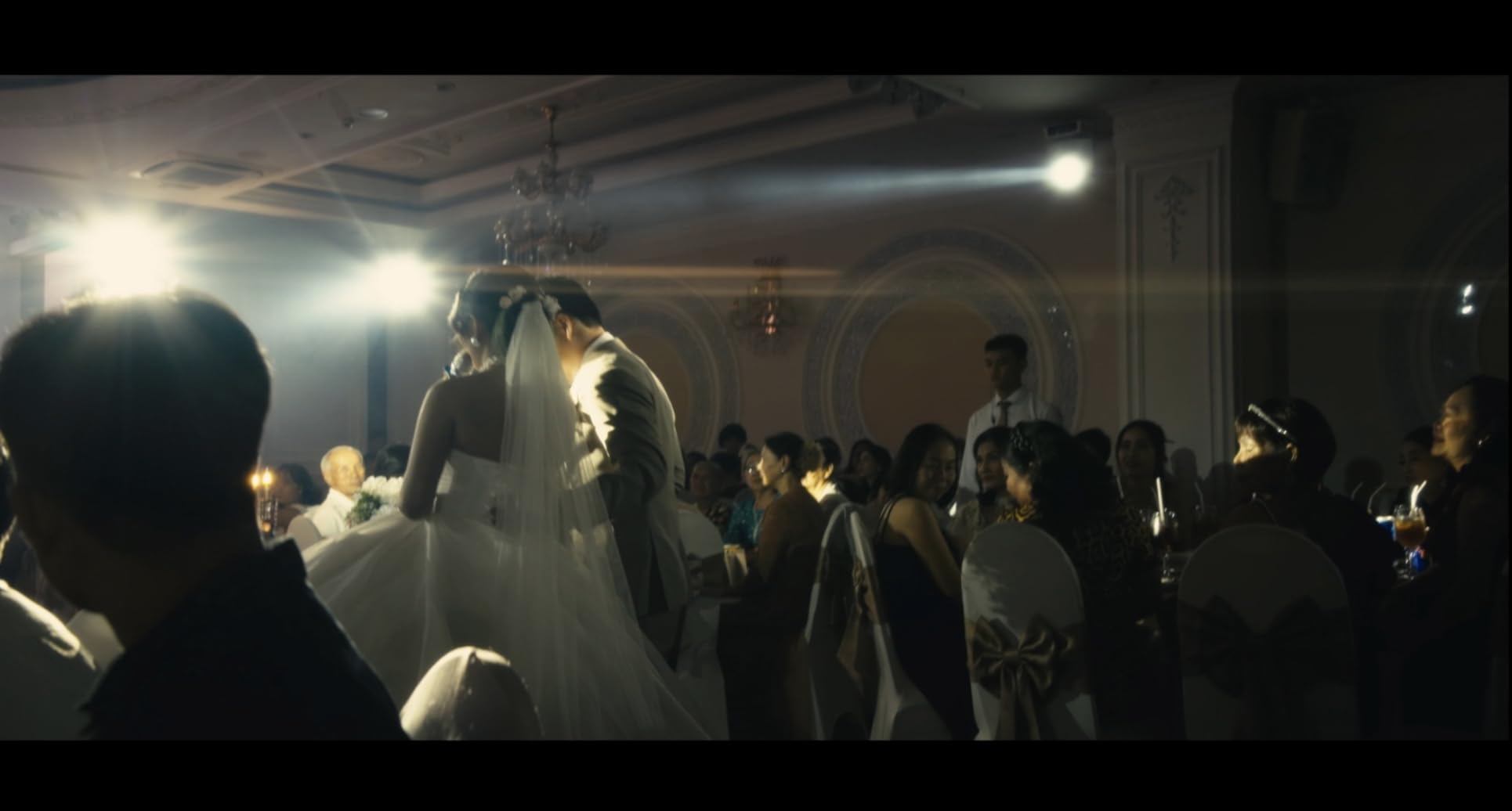 SIRUI Saturn 35mm T2.9 1.6X Full Frame Carbon Fiber Anamorphic Lens, Cine Lens for E Mount Cameras, 418g (Neutral Flare) - Customer Photo 1