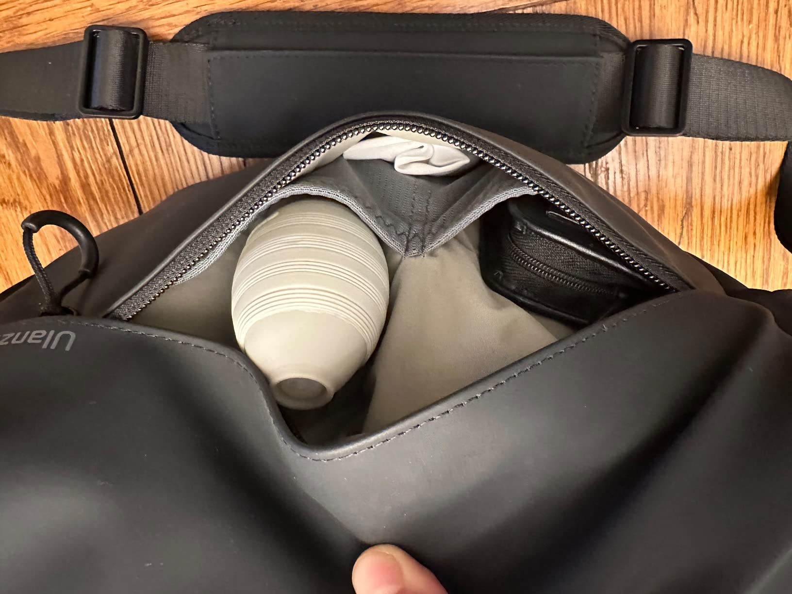 ULANZI Versatile Camera Shoulder Bag Photography Travel Messenger Portable Travel Bag Accessories Stylish Crossbody DSLR Sling Bag Compatible with Sony Canon etc -BLACK - Customer Photo 1