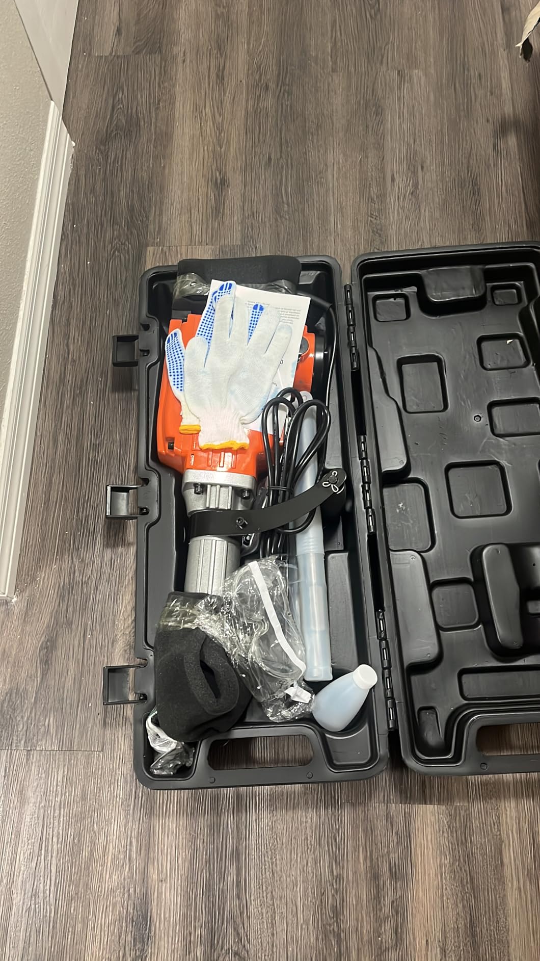 VEVOR Demolition Jack Hammer, MAX 2200W Electric Jackhammer Heavy Duty, 1400 BPM Concrete Breaker 4pcs Chisels Bit Chipping W/Case, Gloves - Customer Photo 1