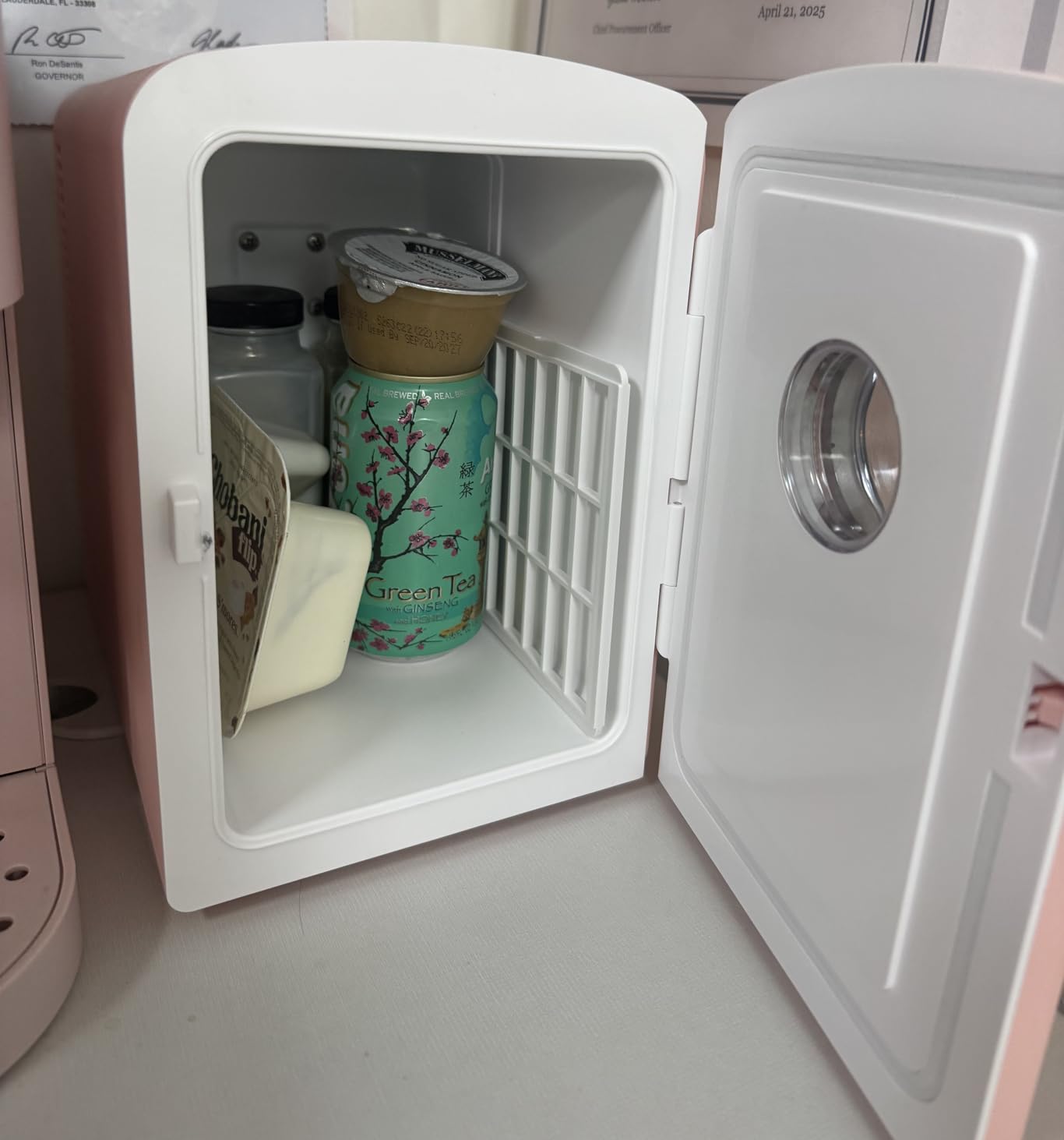 Frigidaire Retro 9-Can Mini Personal Fridge Portable Cooler for Car, Office, Bedroom, Dorm Room, or Cabin, 11.8