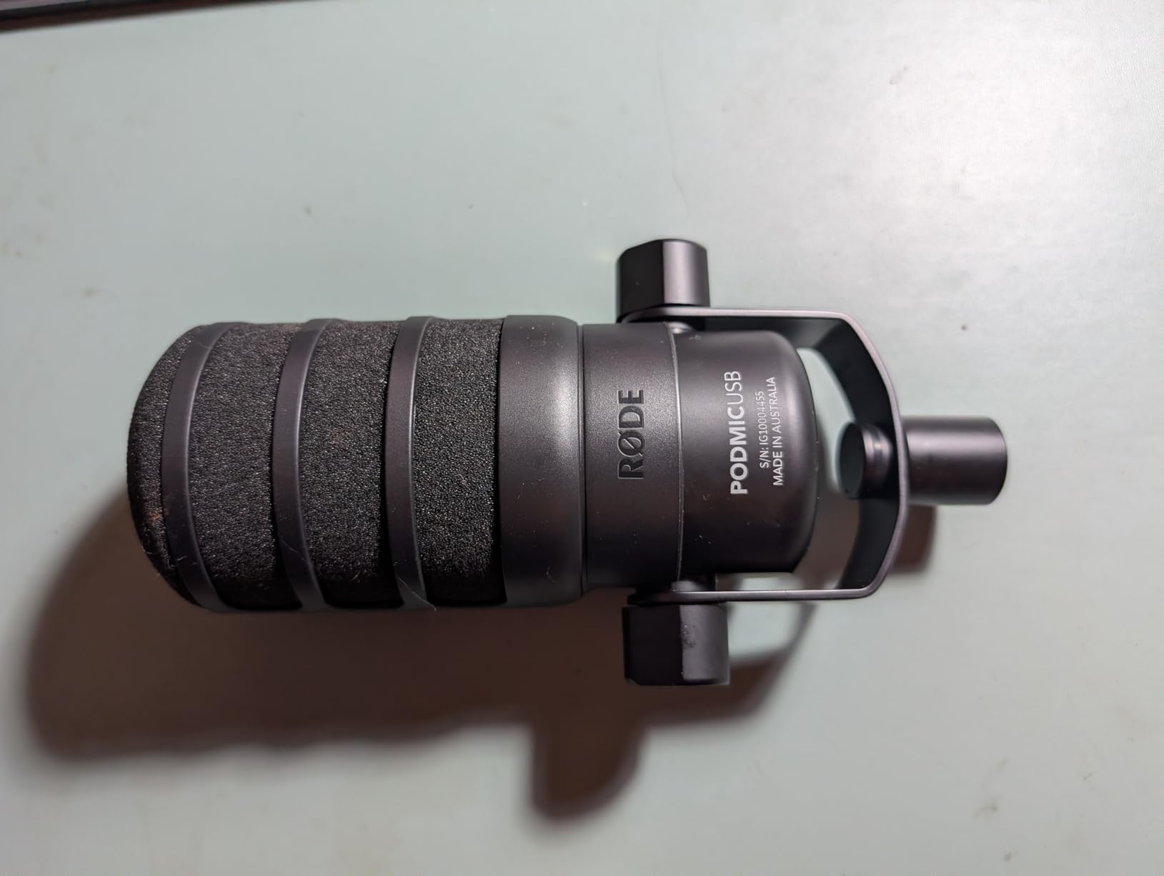 RØDE PodMic USB Versatile Dynamic Broadcast Microphone With XLR and USB Connectivity for Podcasting, Streaming, Gaming, Music-Making and Content Creation (Black) - Customer Photo 2