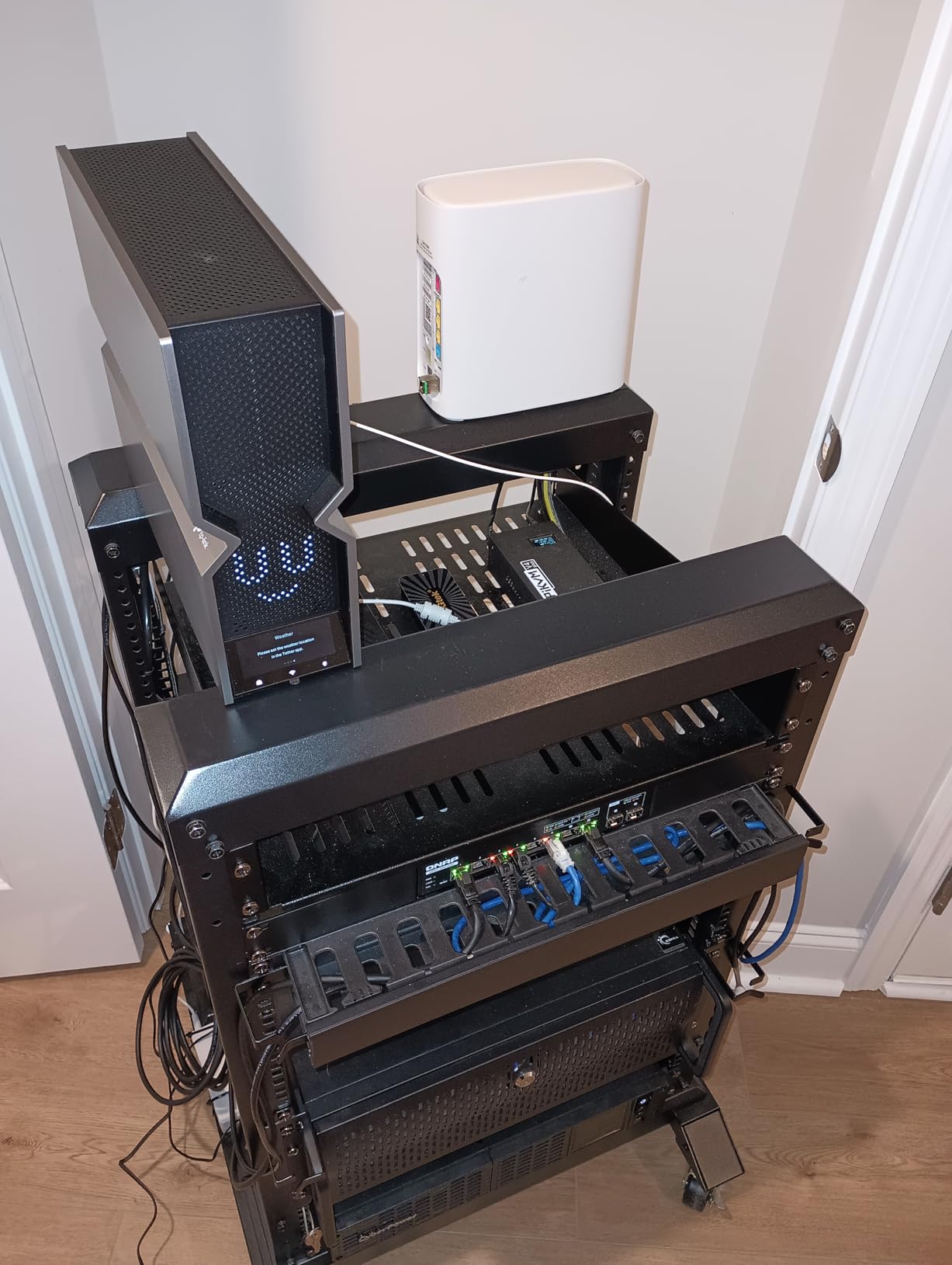 TP-Link Archer BE24000 Quad-Band WiFi 7 Router (Archer BE900) with Dual 10 Gbps Multi-Gig Ethernet Ports and LED Touch Screen,12 High Performance Antennas, VPN Supported, Free Expert Help - Customer Photo 4