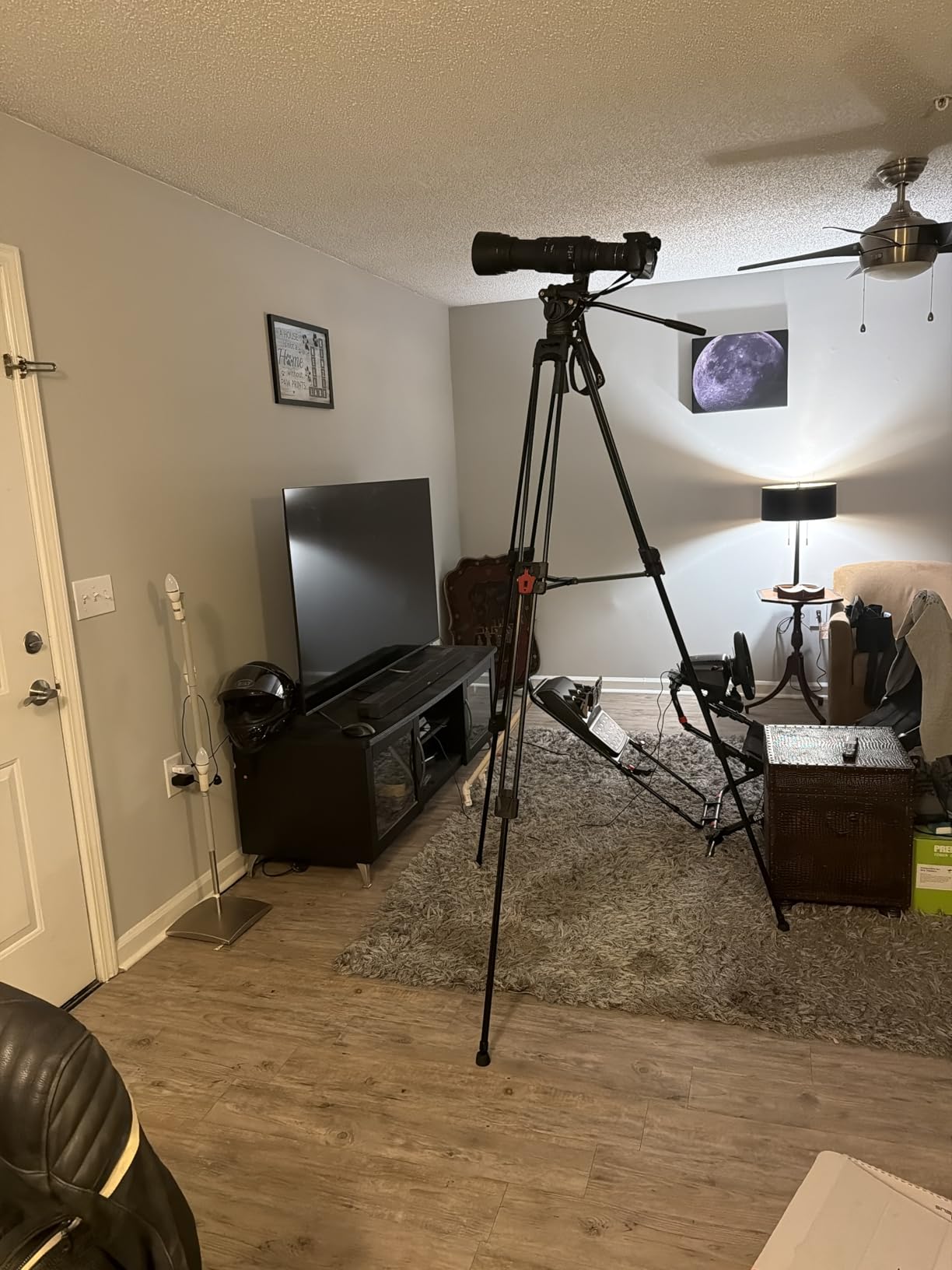 NEEWER 74 inch Video Tripod with Fluid Head, QR Plate , Aluminum Heavy Duty Camera Tripod Professional for DSLR Cameras Camcorders, Max Load 17.6lb/8kg, TP74 - Customer Photo 1