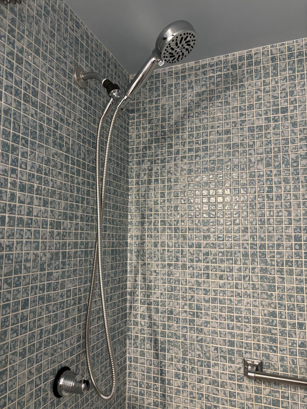 Delta Faucet ProClean Brushed Nickel Shower Head with Handheld, Showerhead with High Pressure Spray, Handheld Shower Head, 6 Spray Settings, SpotShield Brushed Nickel 75740SN - Customer Photo 5