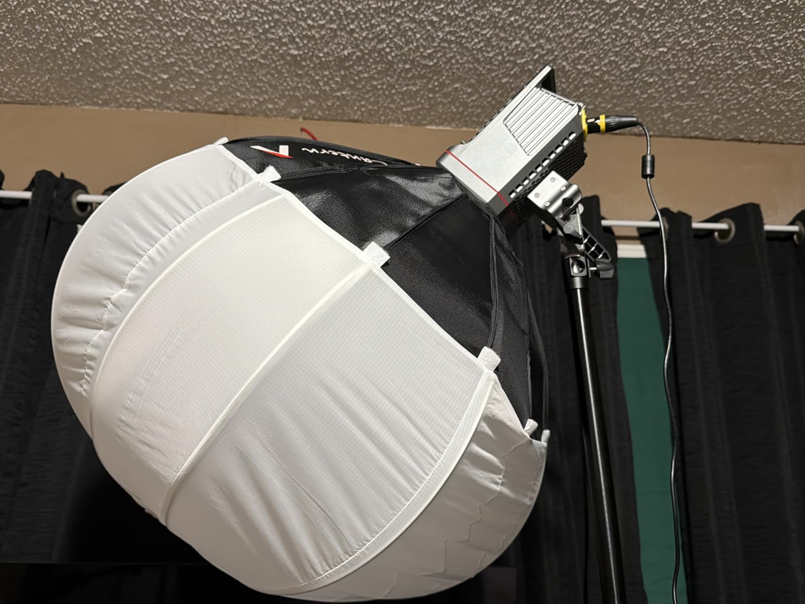 amaran 200x S 200W Bi-Color LED Video Light, Bluetooth App Control Studio Light, DC/AC Power Supply Bowens Mount Silent Fan Photography Lighting customer photo 2