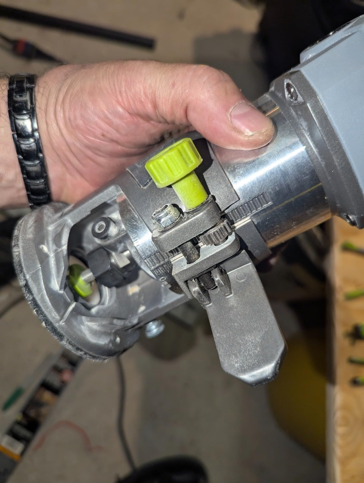 WORKPRO Compact Router Combo Kit, 6.5 Amp Compact Router Fixed Base & Plunge Router for Woodworking Slotting Trimming, 6 Variable Speeds to 32000 RPM Customer Review WORKPRO Compact Router Combo Kit, 6.5 Amp Compact Router Fixed Base & Plunge Router for Woodworking Slotting Trimming, 6 Variable Speeds to 32000 RPM - Customer Photo 1