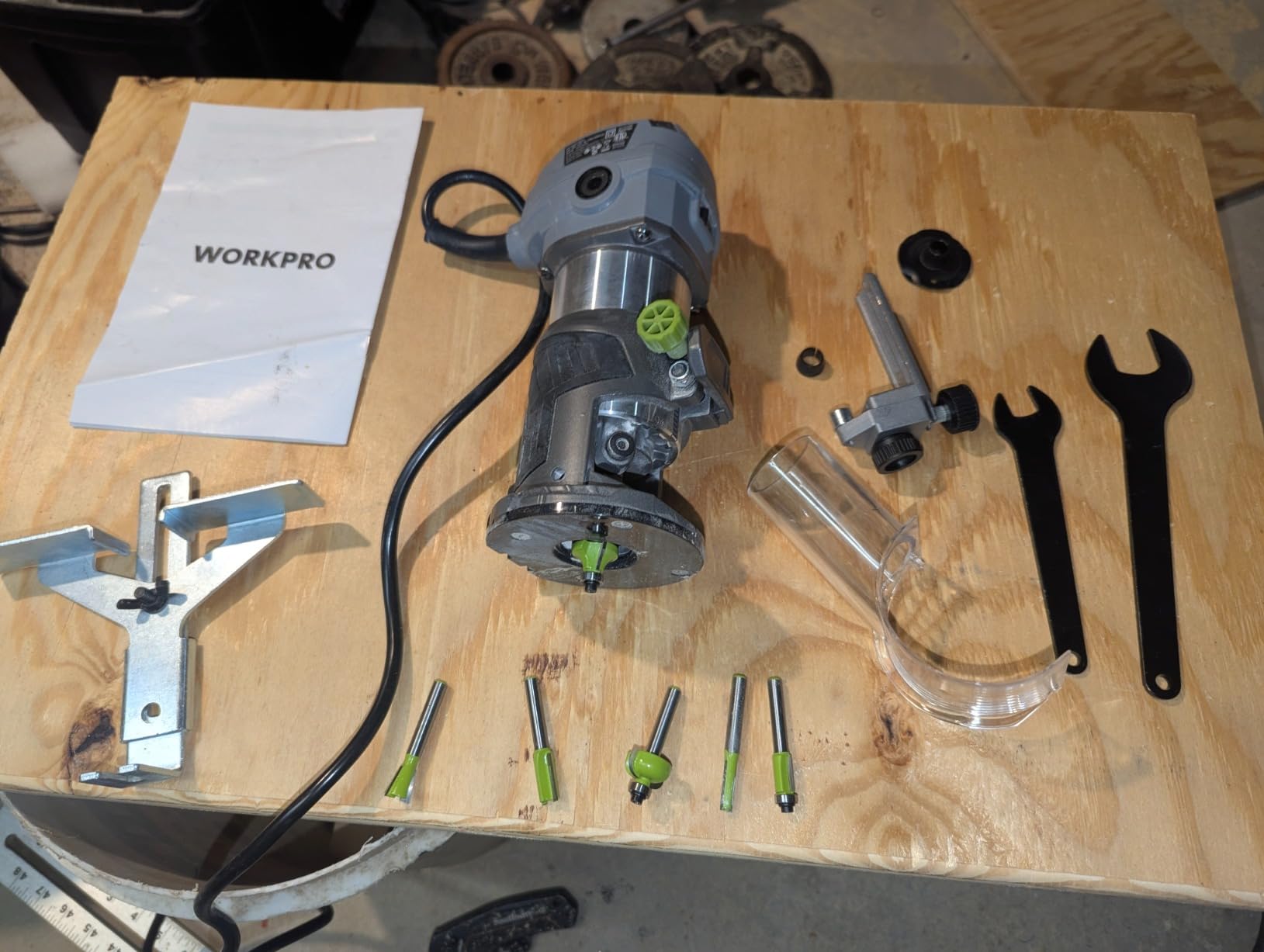WORKPRO Compact Router Combo Kit, 6.5 Amp Compact Router Fixed Base & Plunge Router for Woodworking Slotting Trimming, 6 Variable Speeds to 32000 RPM Customer Review WORKPRO Compact Router Combo Kit, 6.5 Amp Compact Router Fixed Base & Plunge Router for Woodworking Slotting Trimming, 6 Variable Speeds to 32000 RPM - Customer Photo 2