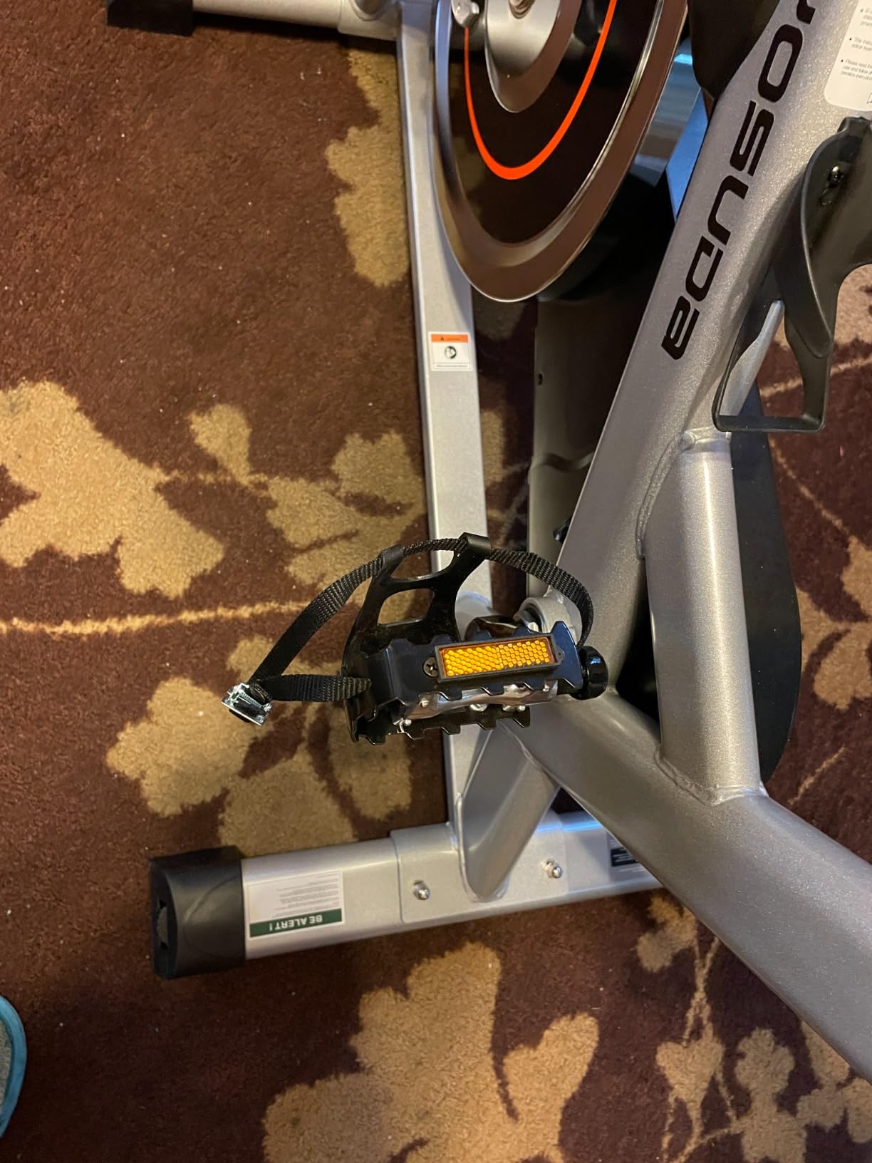 YOSUDA Exercise Bike, Brake Pad Stationary Bike for Home with Exclusive App, Magnetic Indoor Cycling Bike with 300 lb Weight Capacity, Low Noise, Tablet Holder and Fitness Courses for Weight Loss - Customer Photo 1