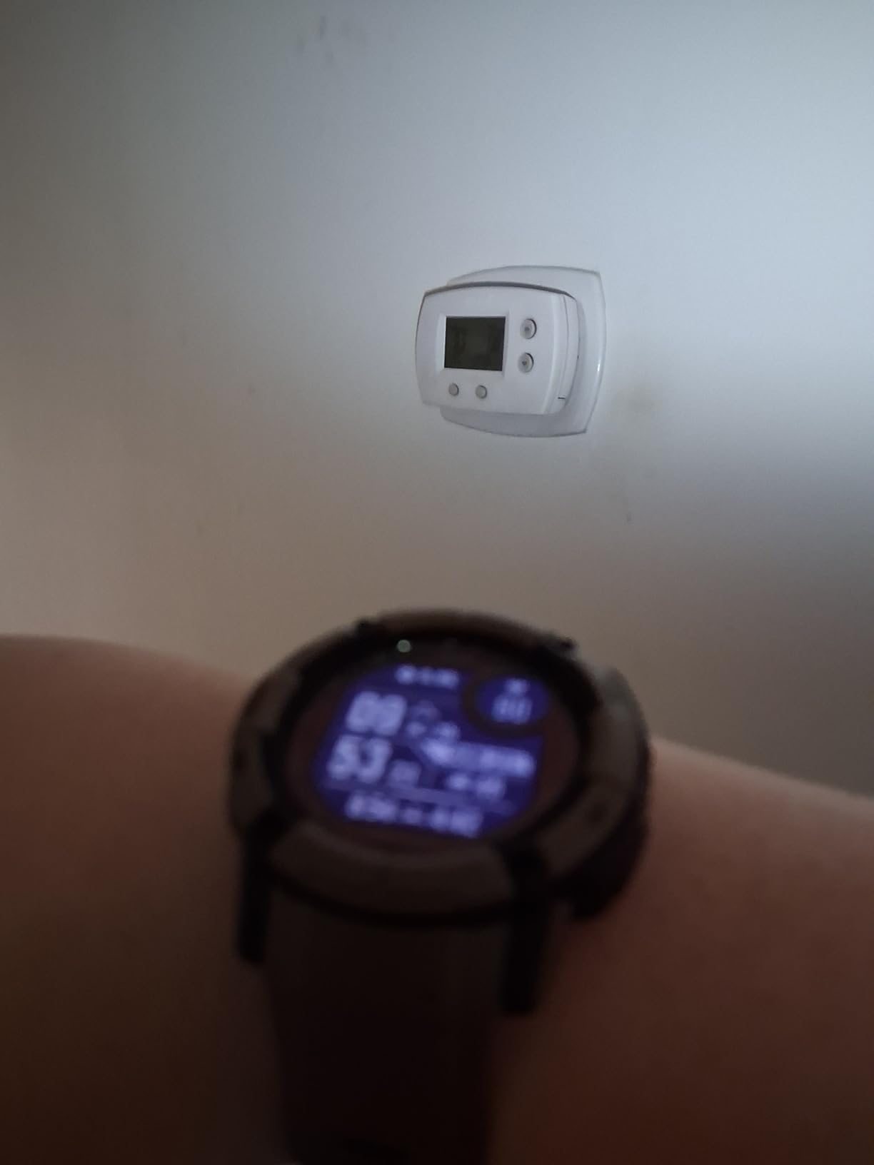 Garmin Instinct 2X Solar, Rugged GPS Smartwatch, Built-in Flashlight, Solar Charging Capability, Multi-Band GNSS, Graphite - Customer Photo 2