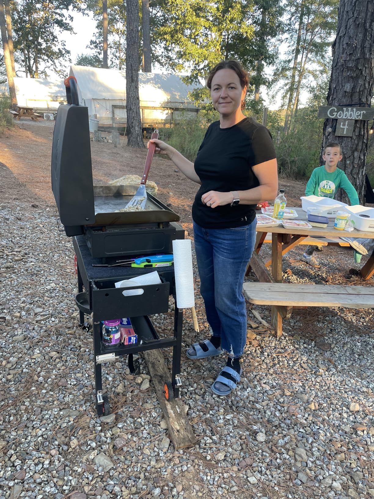 EUTRKei Grill Table for Blackstone Griddle, Portable Griddle Table with Caddy - Fit 17