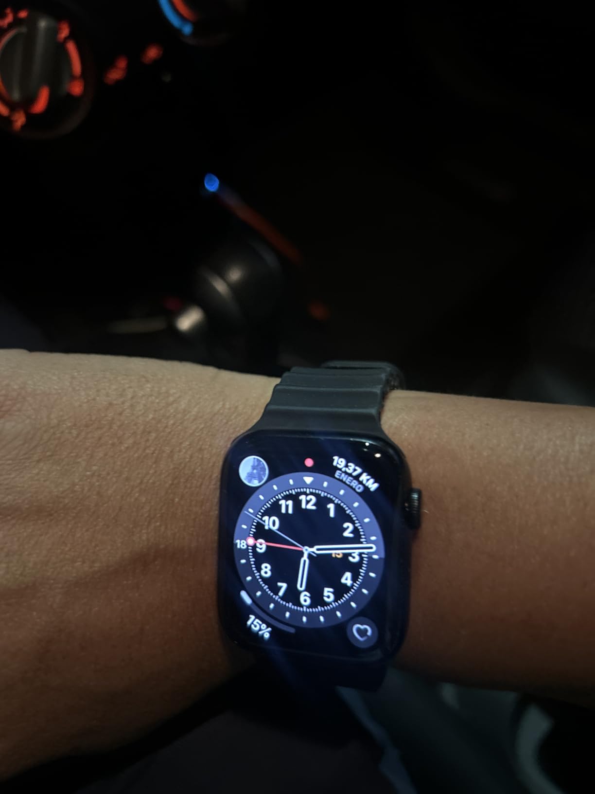 Apple Watch SE (2nd Gen) (GPS, 44mm) - Midnight Aluminum Case with Midnight Sport Band, M/L (Renewed) - Customer Photo 1